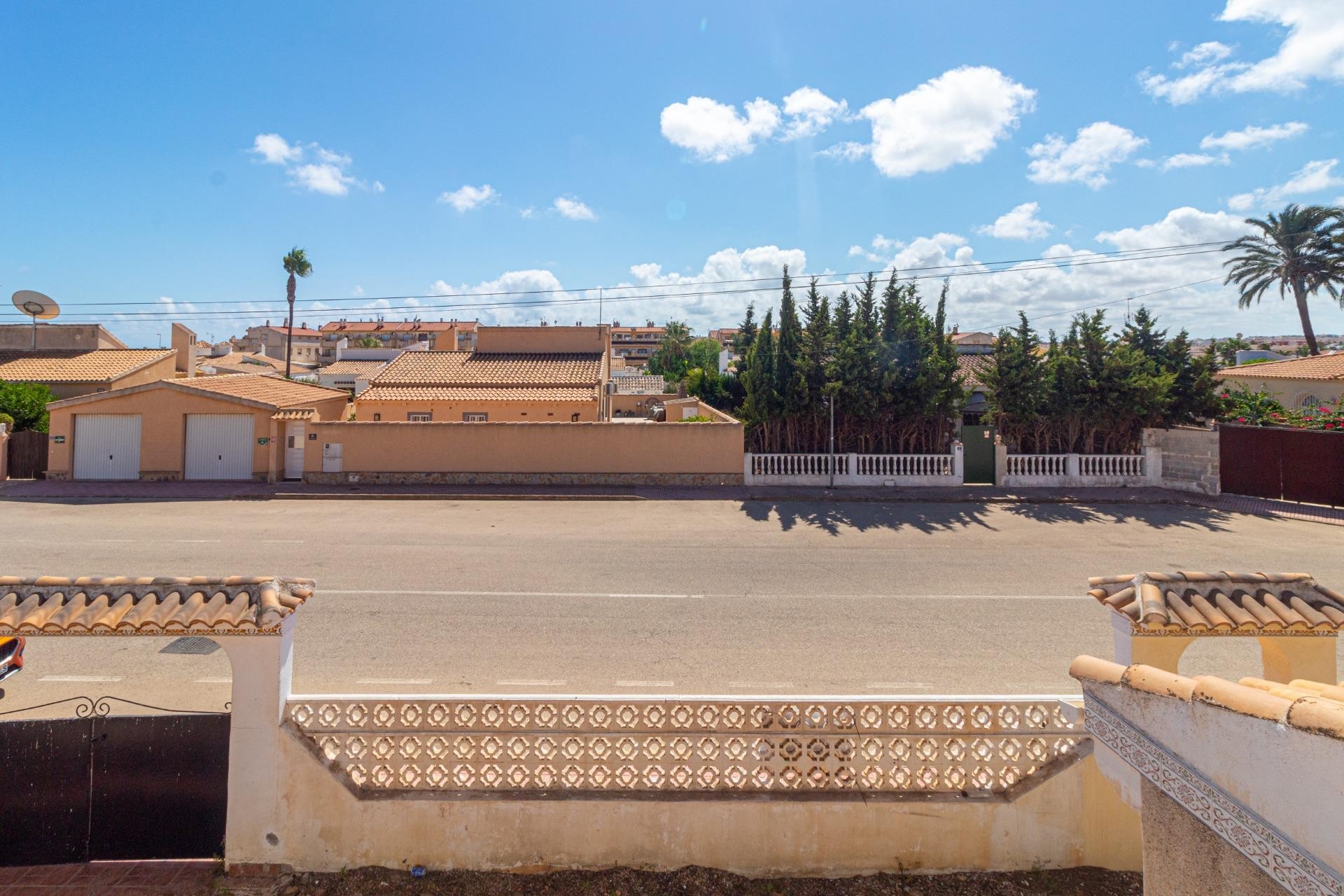 Herverkoop - Villa -
Orihuela Costa - Los Almendros-La Florida