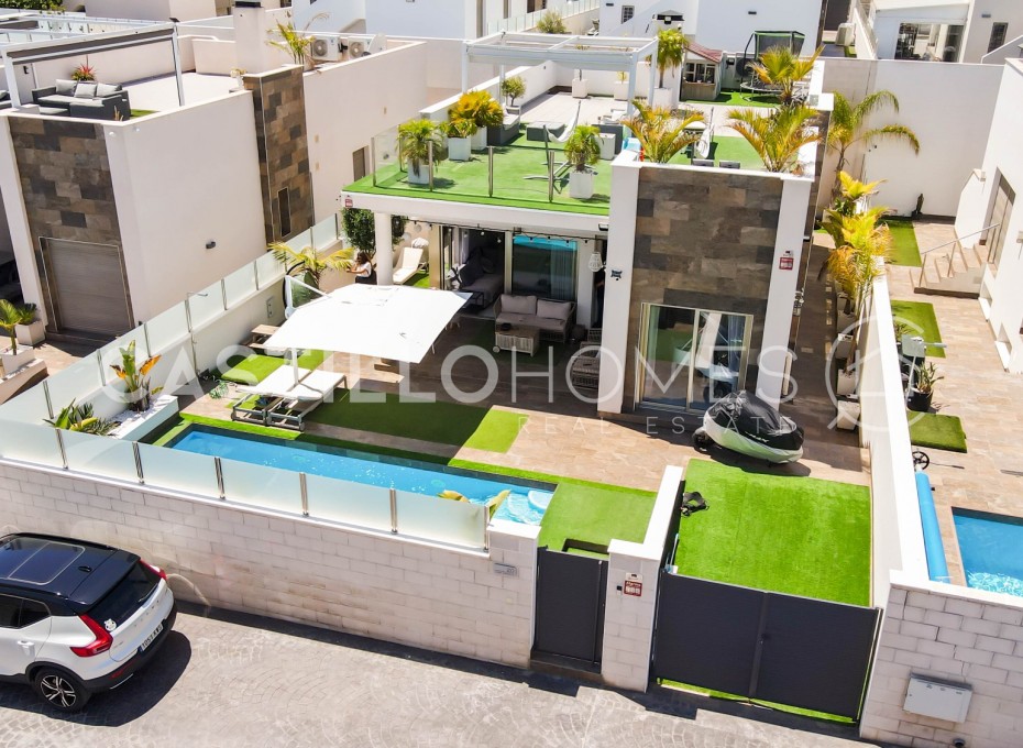 Herverkoop - Villa -
Orihuela Costa - Villamartín