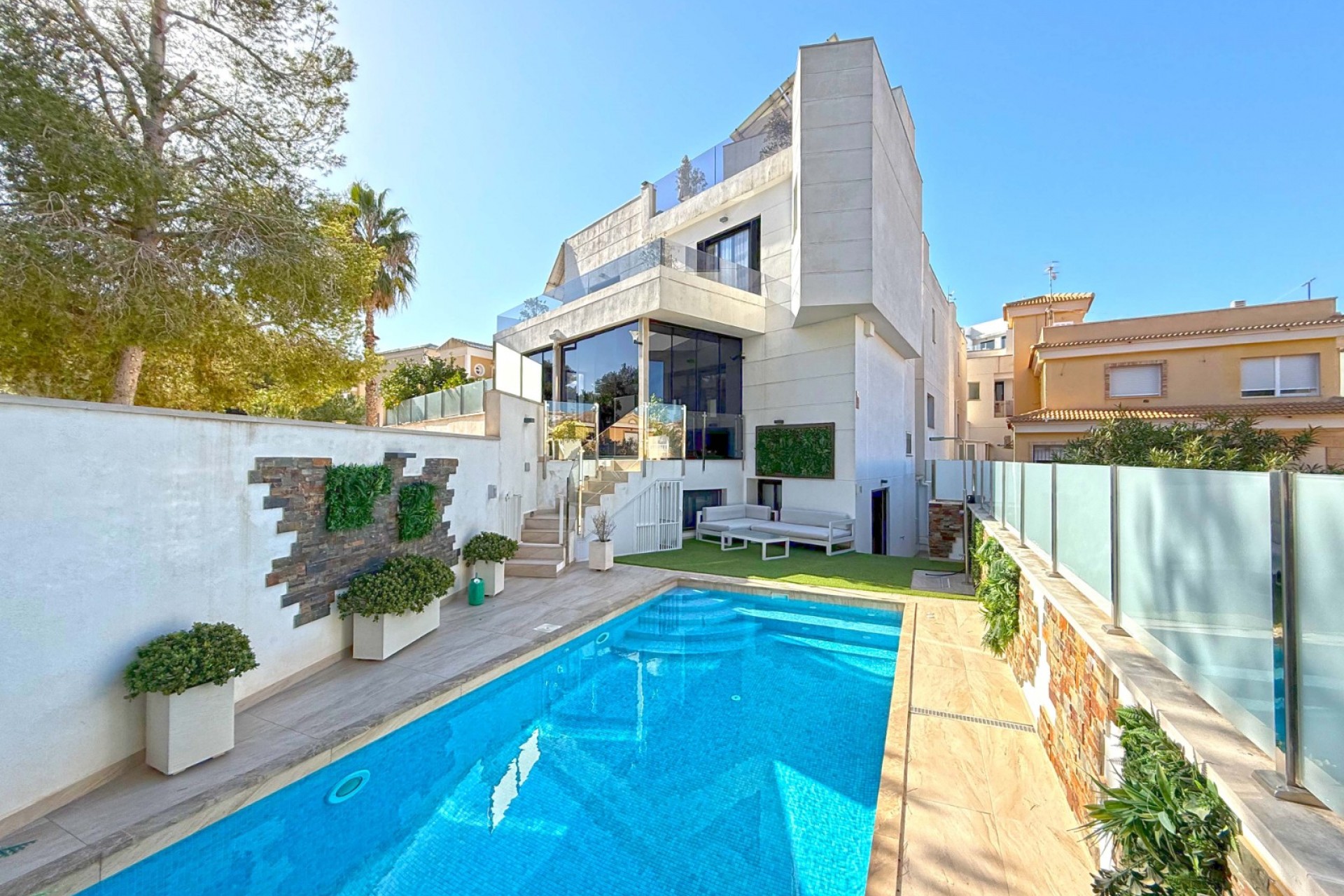 Herverkoop - Villa -
Orihuela Costa - Villamartín