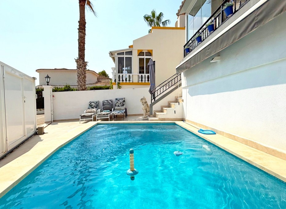 Herverkoop - Villa -
Orihuela Costa - Villamartín