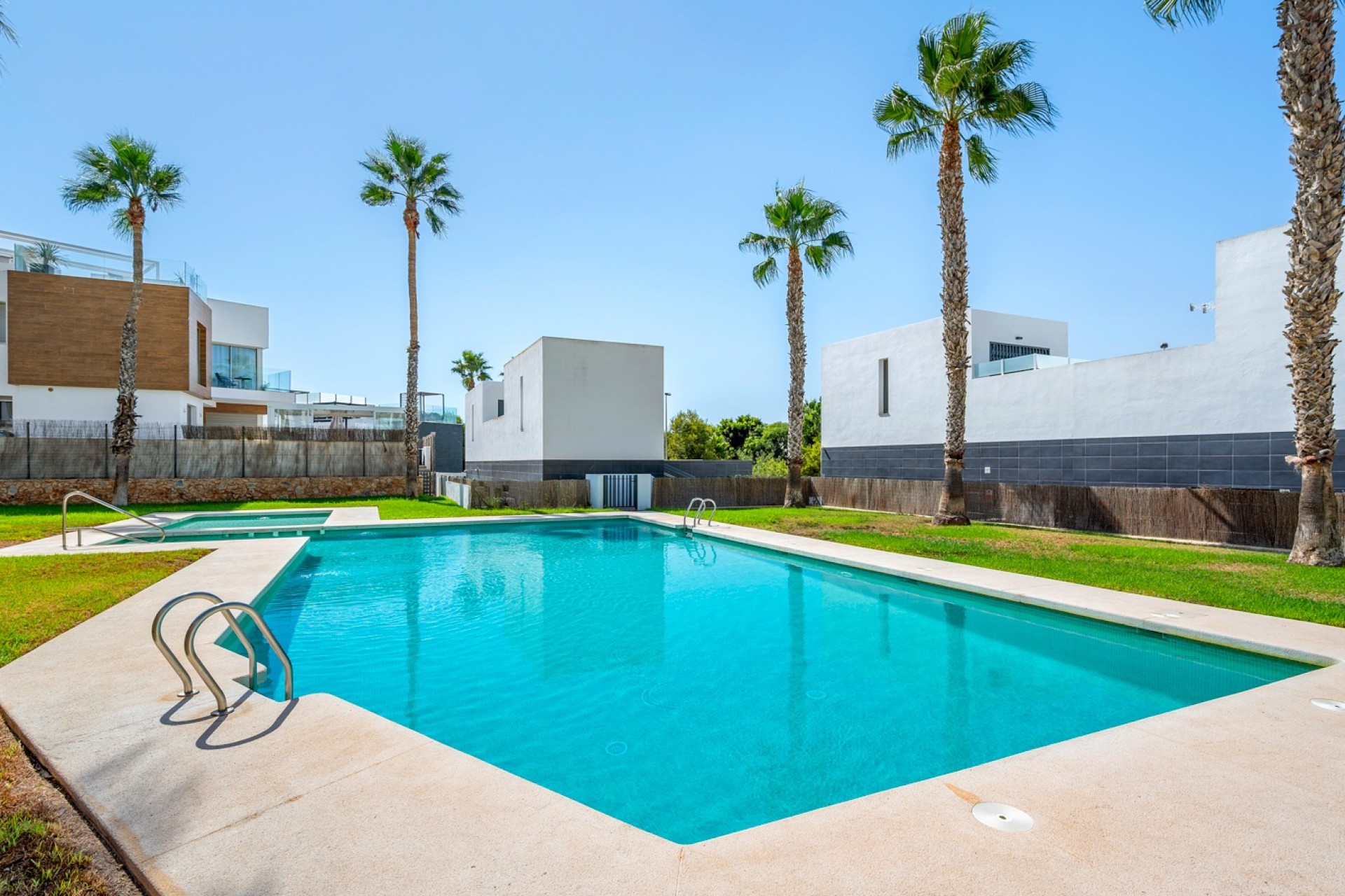 Herverkoop - Villa -
Orihuela Costa - Villamartín