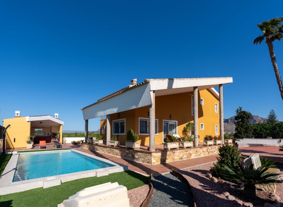 Herverkoop - Villa -
Orihuela