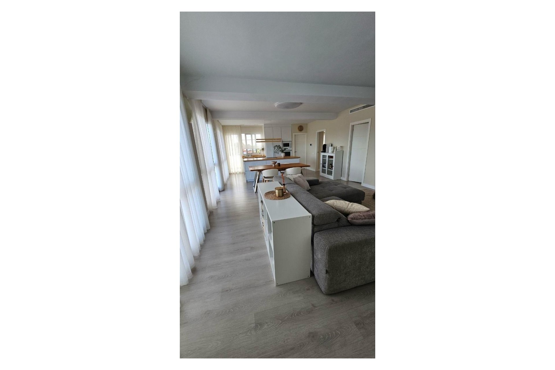 Herverkoop - Villa -
Orihuela