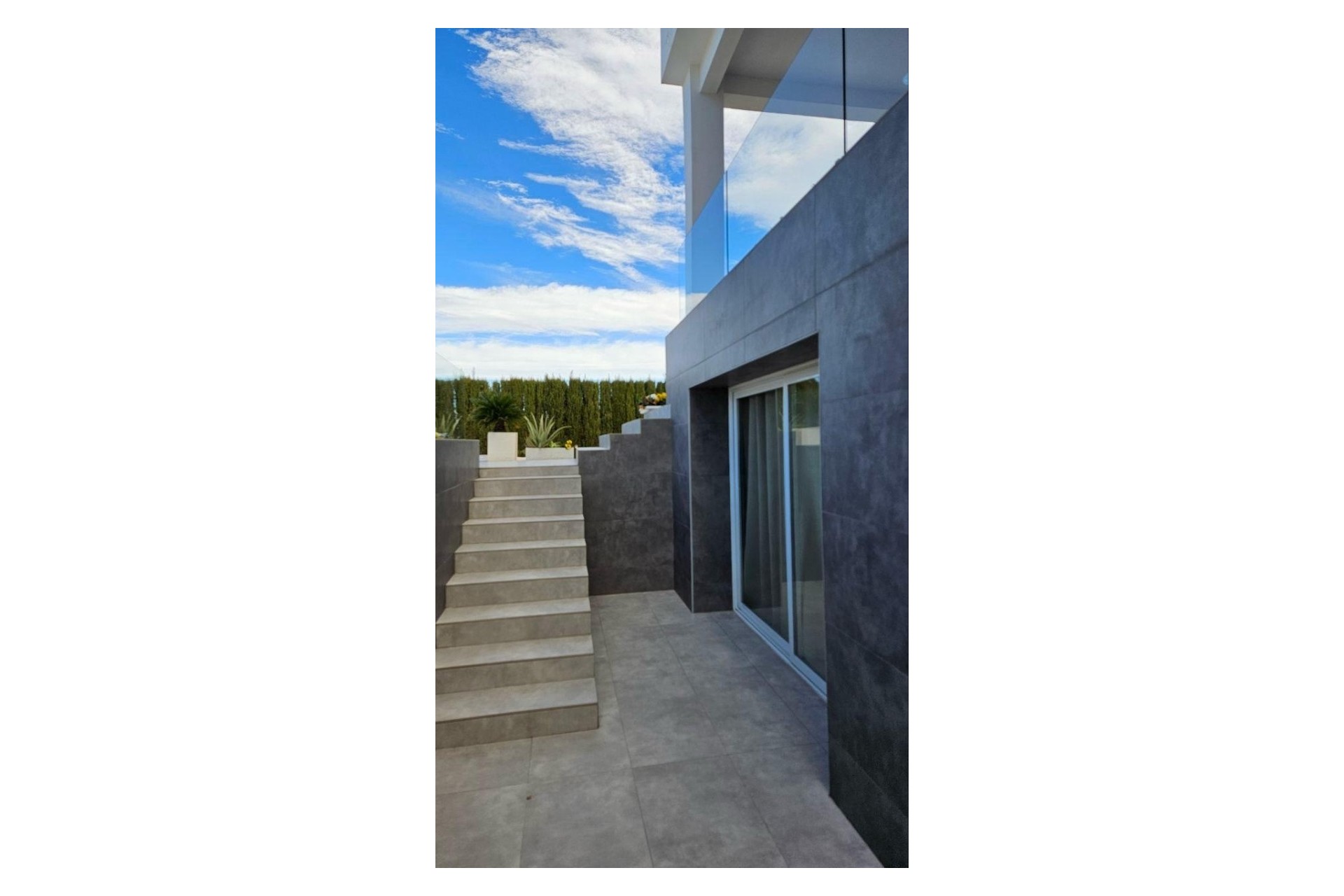 Herverkoop - Villa -
Orihuela