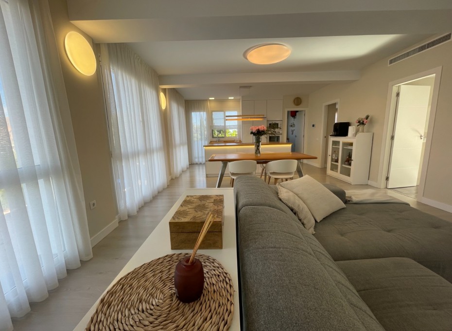 Herverkoop - Villa -
Orihuela