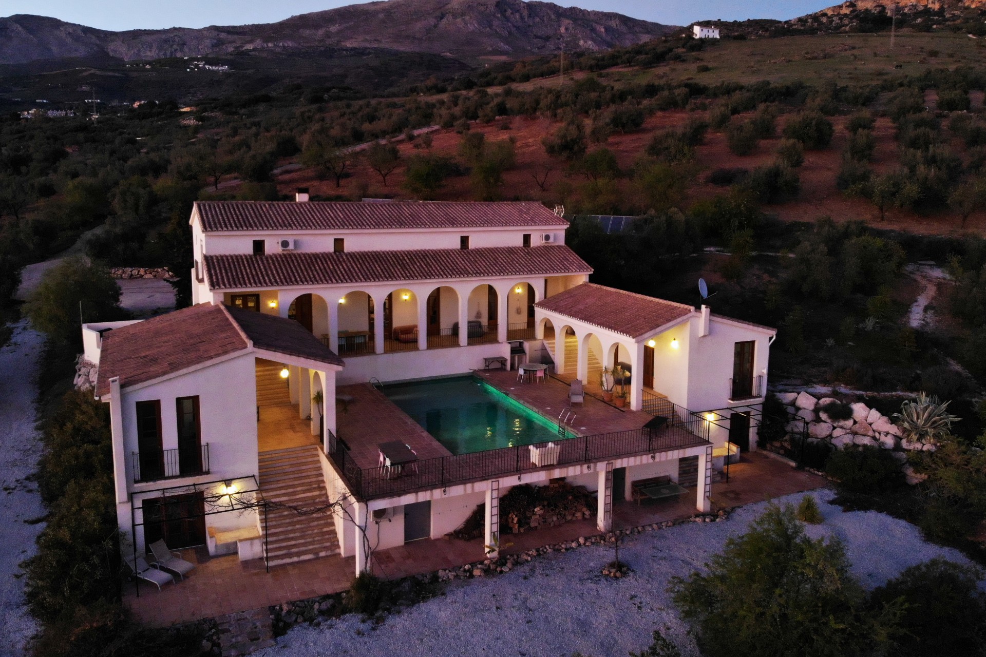 Herverkoop - Villa -
Periana - Inland