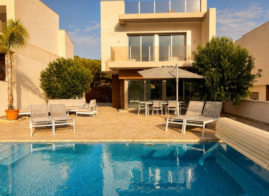 Herverkoop - Villa -
San Miguel de Salinas