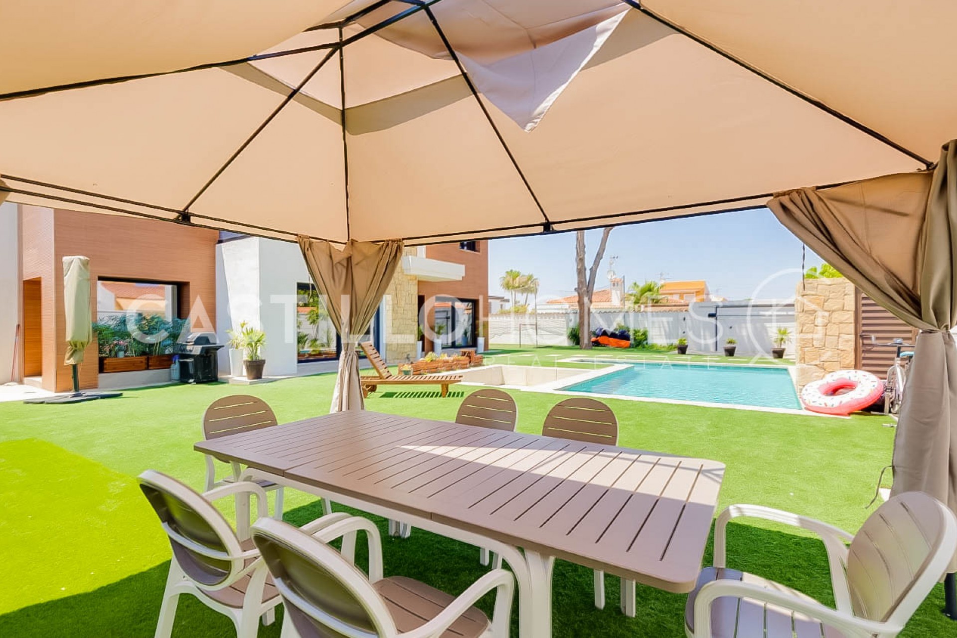 Herverkoop - Villa -
Torrevieja - Torreta florida