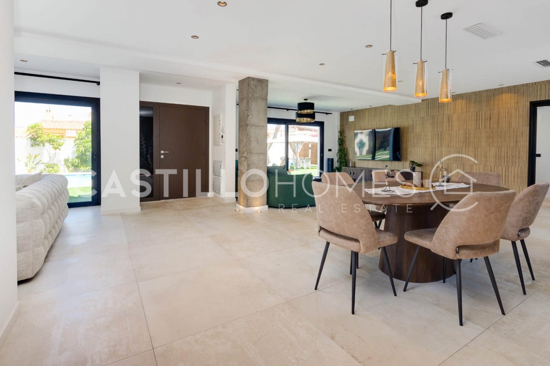 Herverkoop - Villa -
Torrevieja - Torreta florida