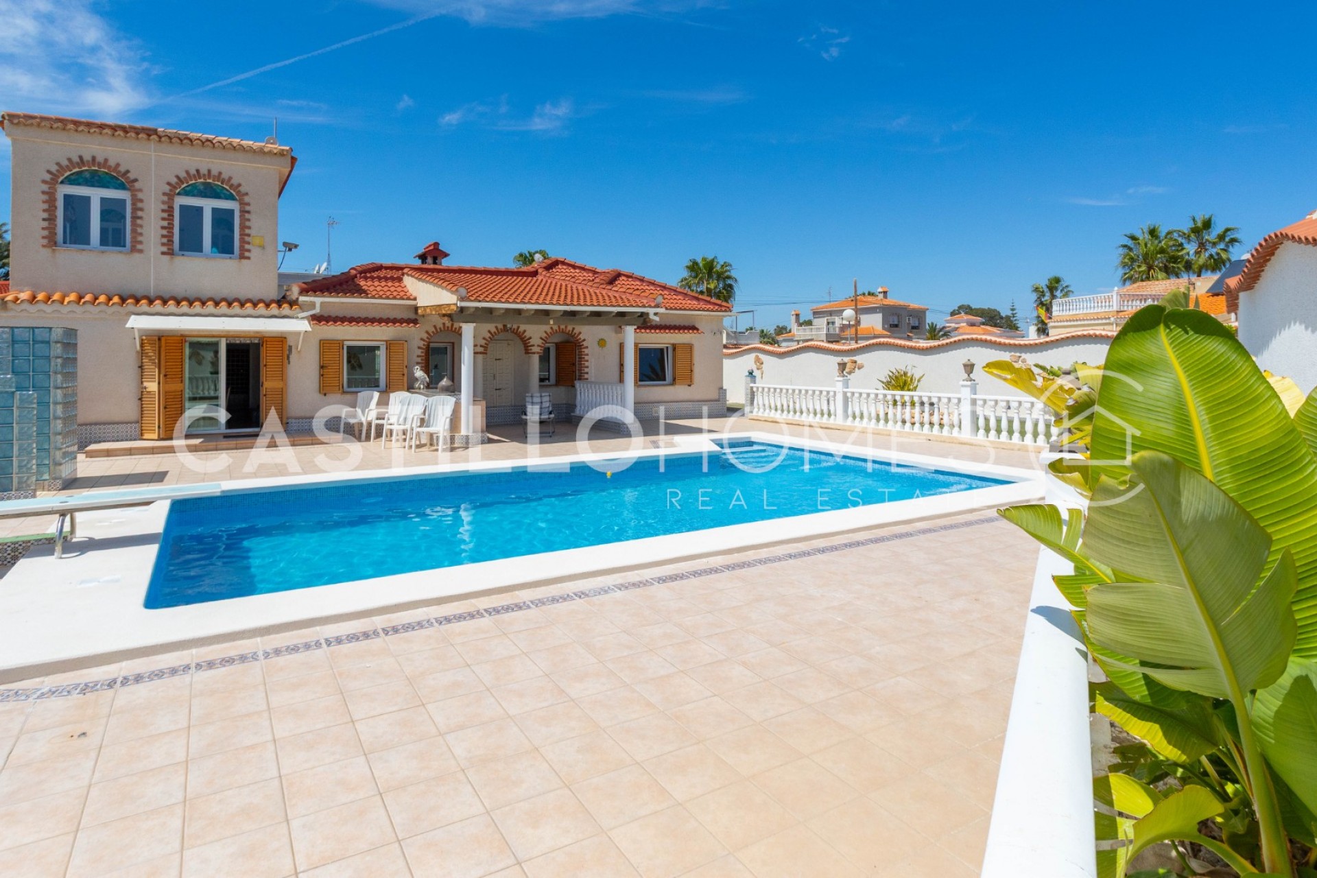 Herverkoop - Villa -
Torrevieja - Torreta florida