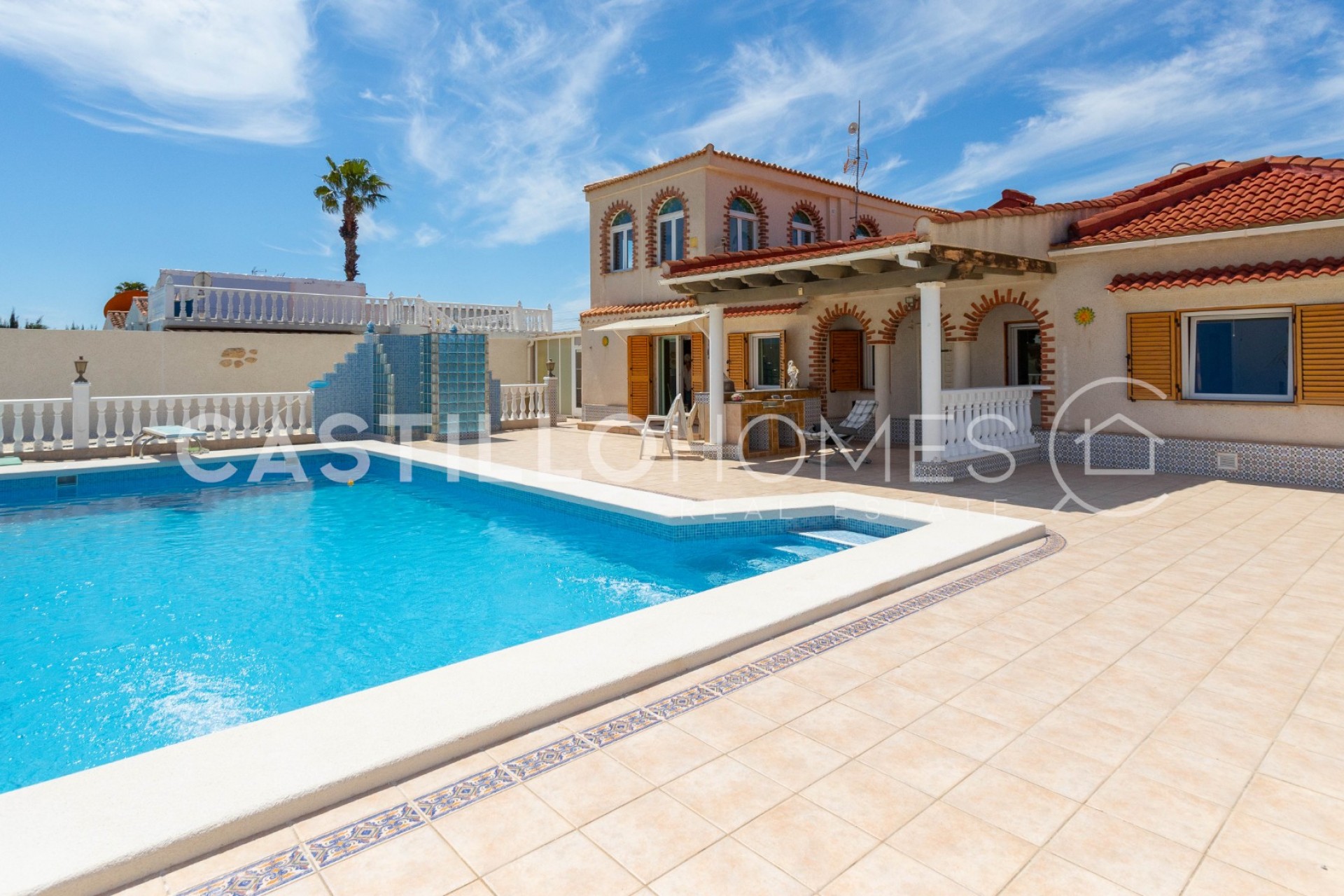 Herverkoop - Villa -
Torrevieja - Torreta florida