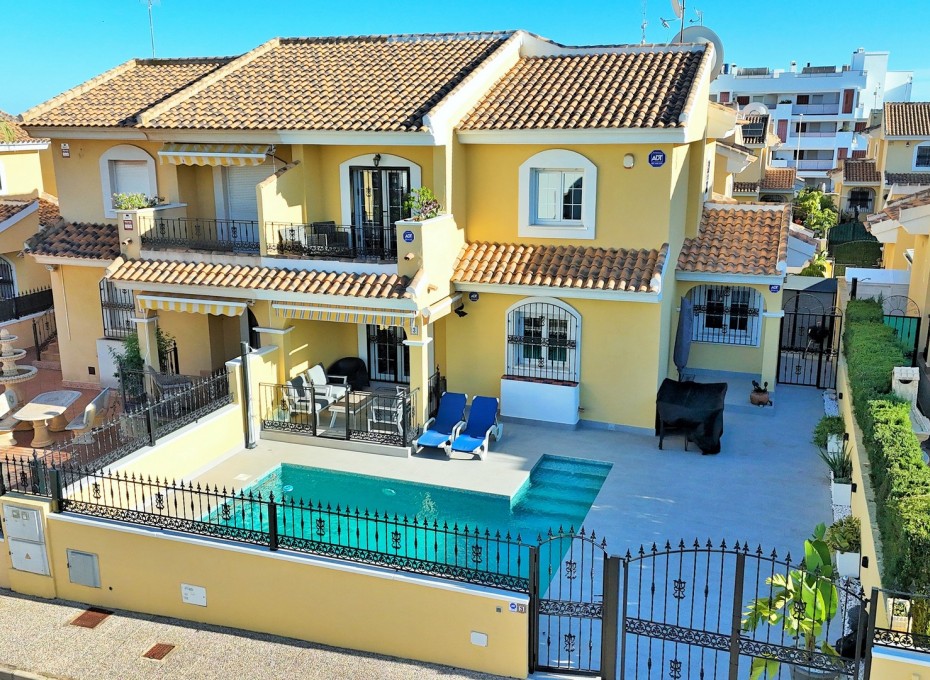 Herverkoop - Villa -
Villamartin - Los Dolses