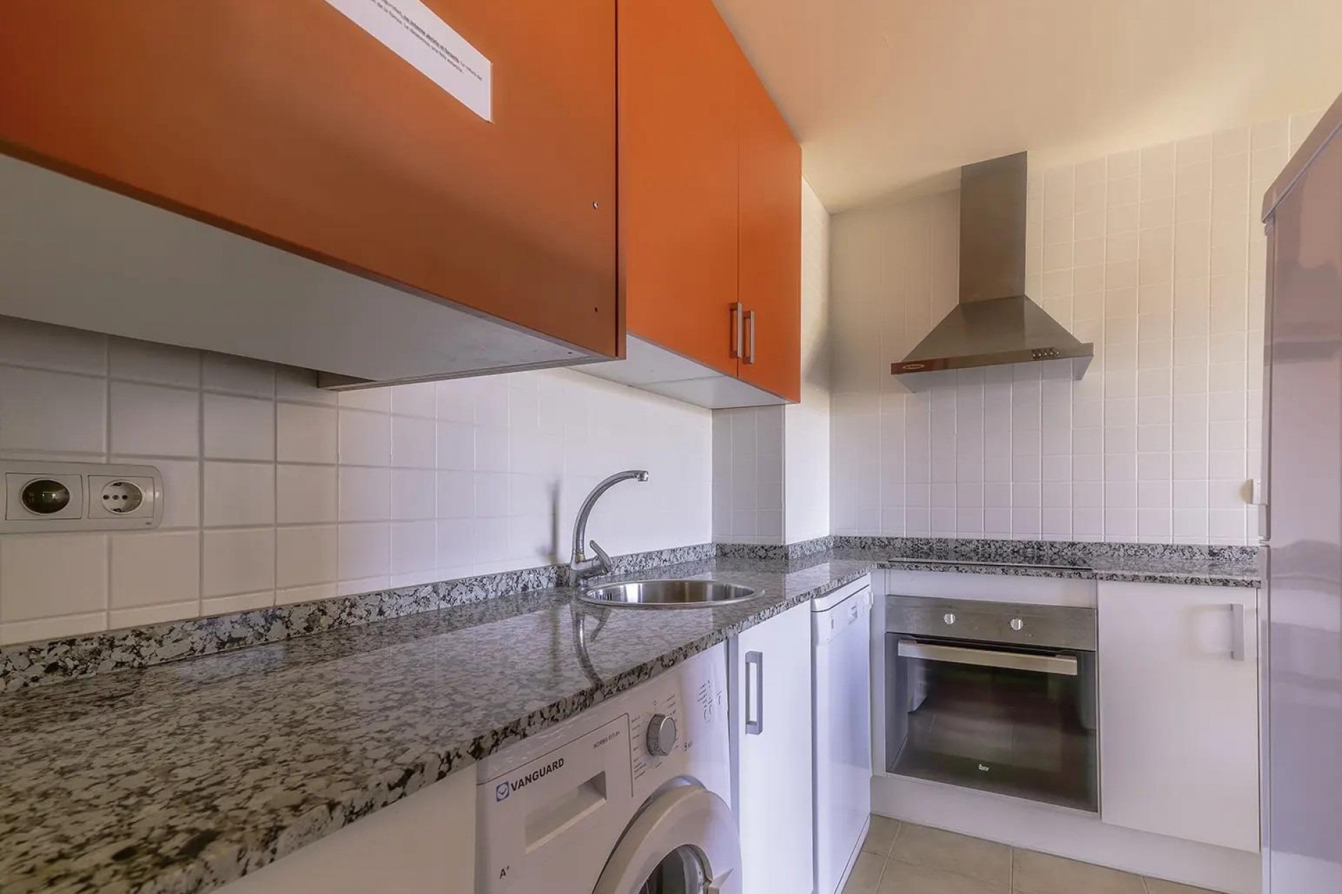 Neue Gebäude - Apartment -
Vera