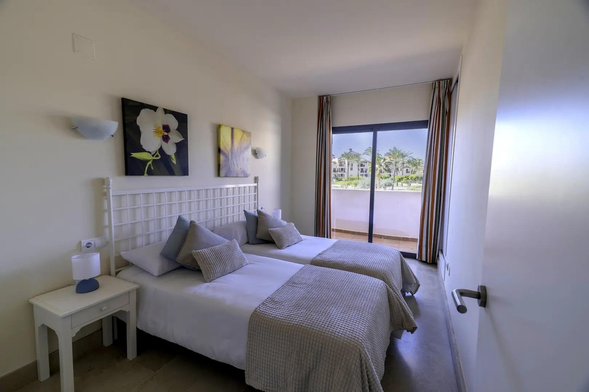 Neue Gebäude - Apartment -
Vera