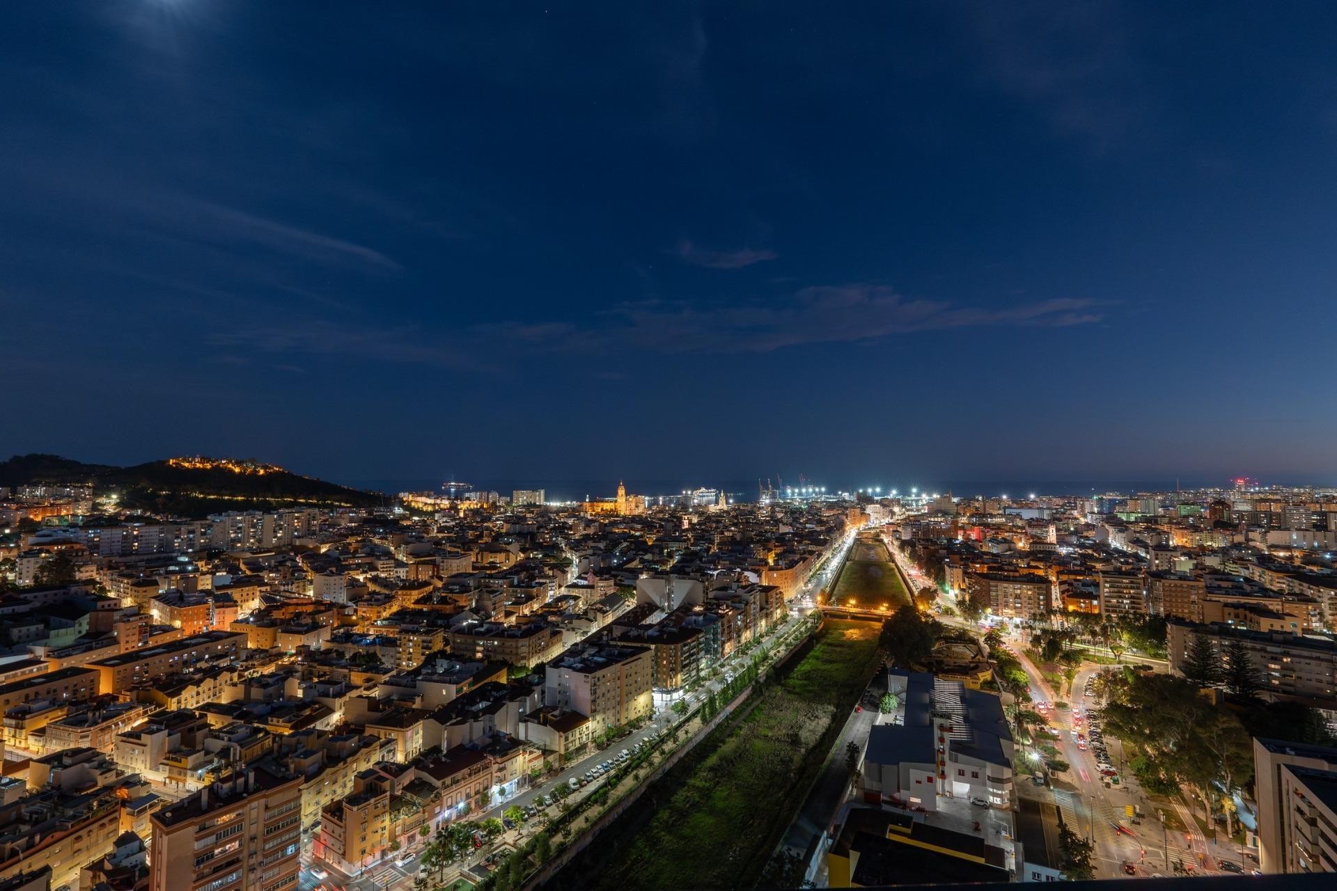 Neue Gebäude - Penthouse -
Málaga - Centro