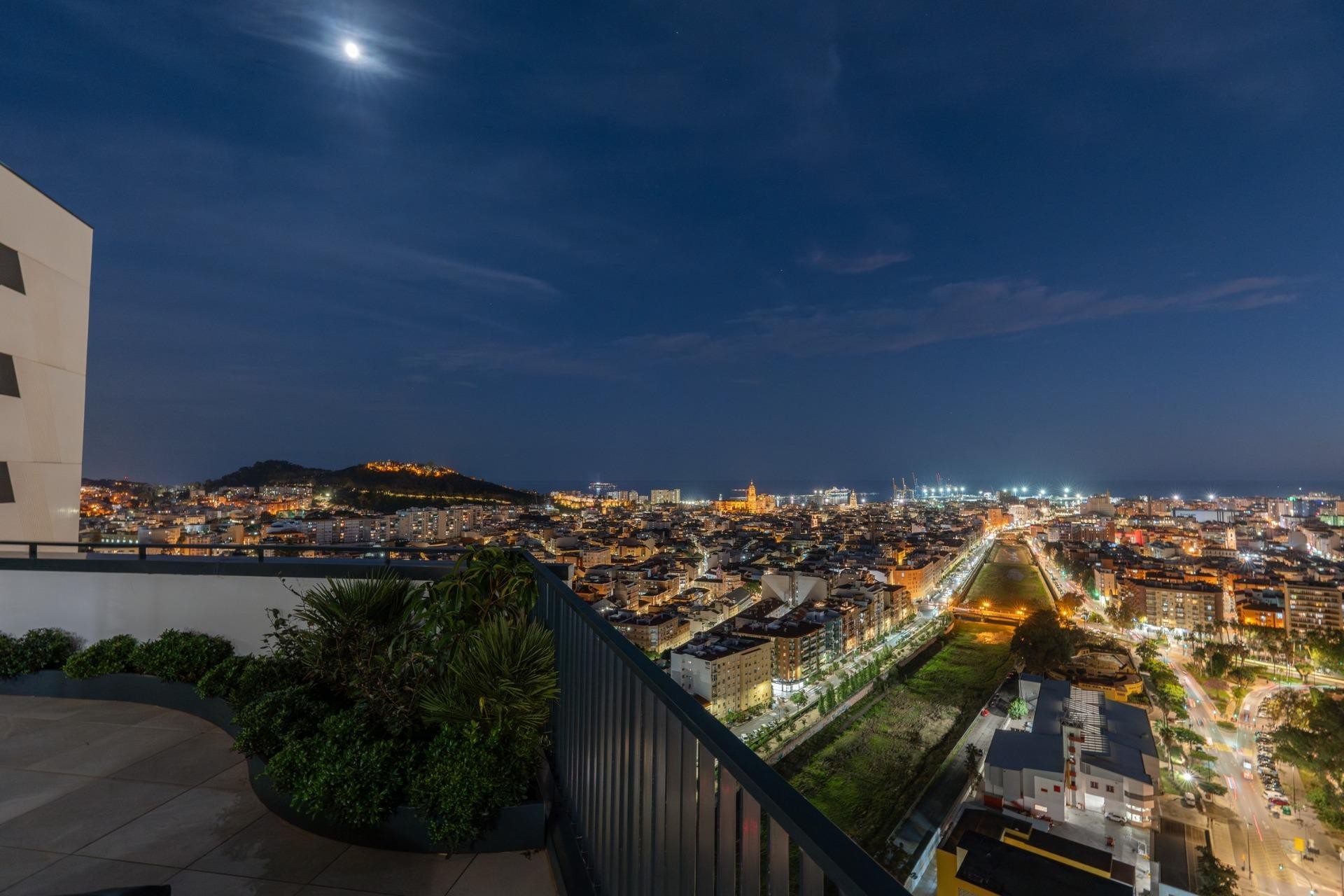 Neue Gebäude - Penthouse -
Málaga - Centro