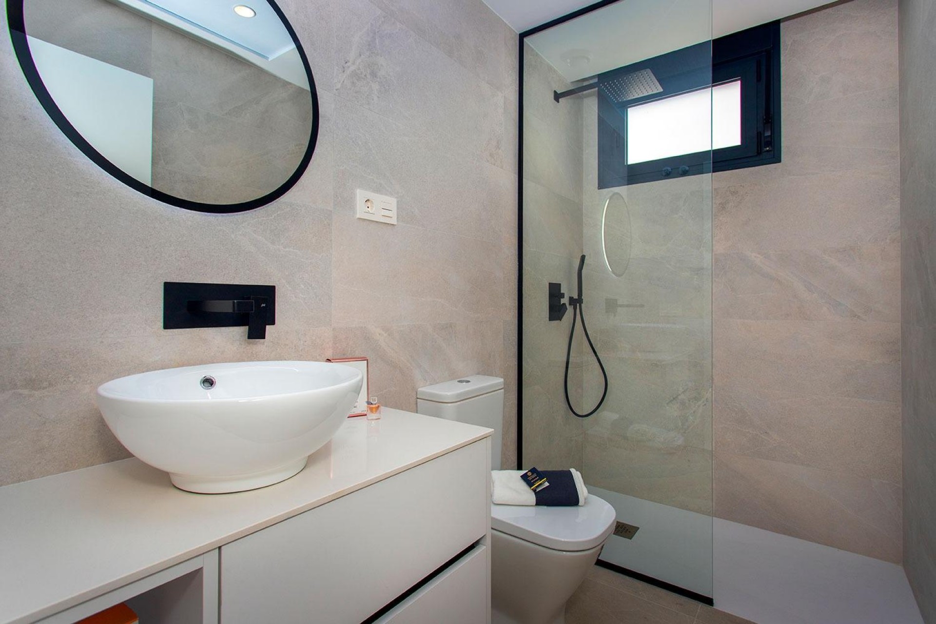 Neue Gebäude - Semidetached -
Sucina