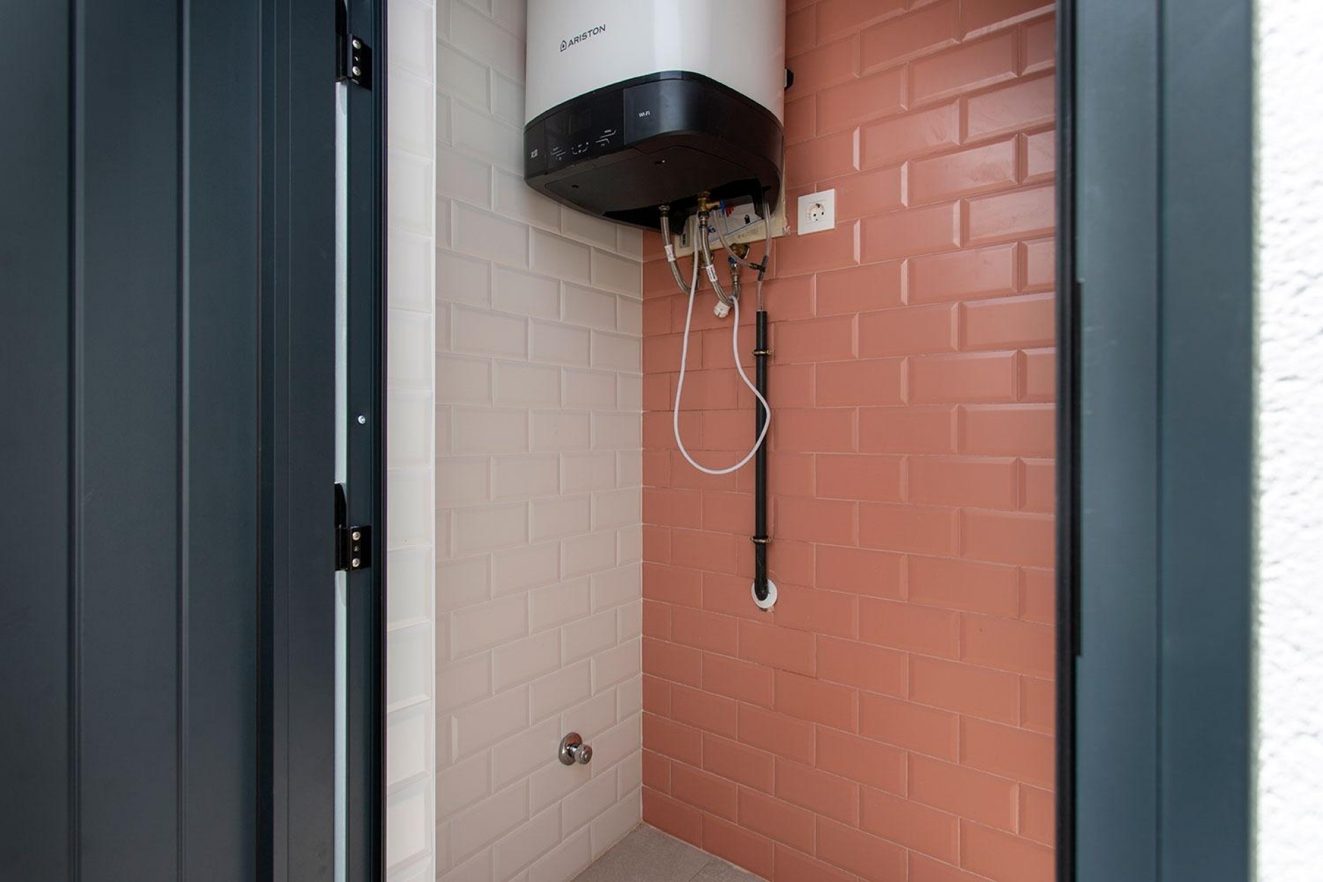 Neue Gebäude - Semidetached -
Sucina