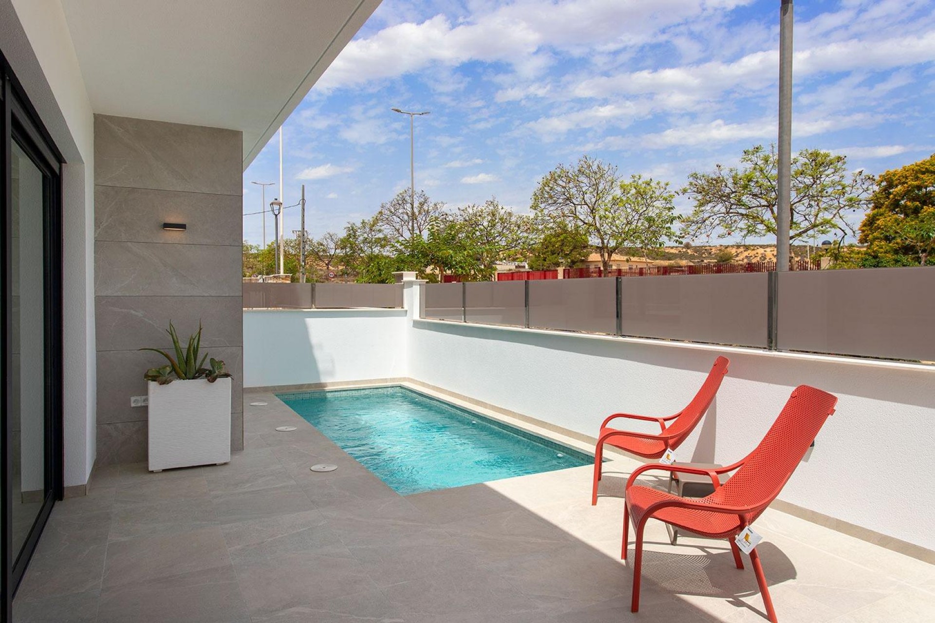 Neue Gebäude - Semidetached -
Sucina