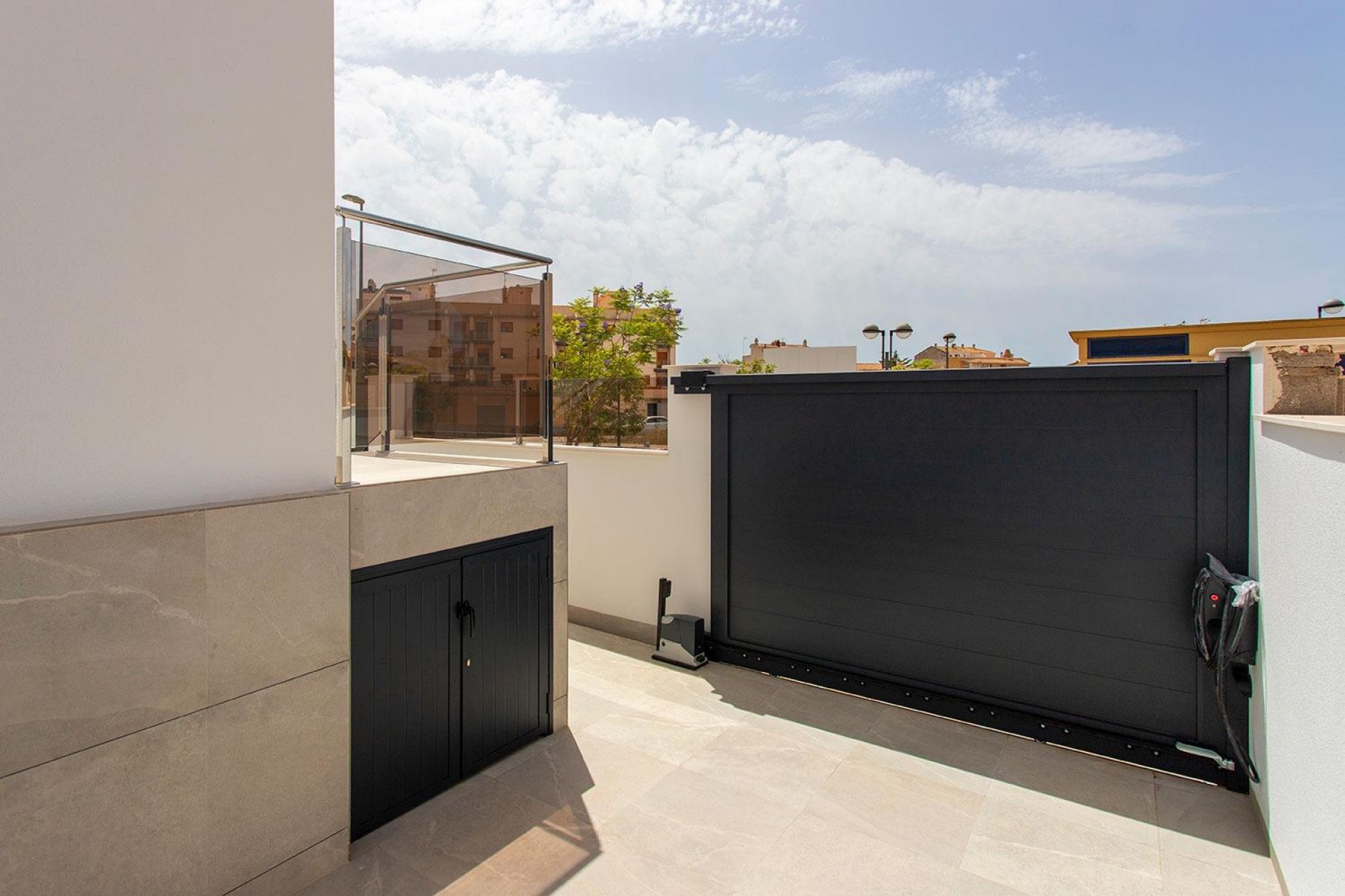 Neue Gebäude - Semidetached -
Sucina