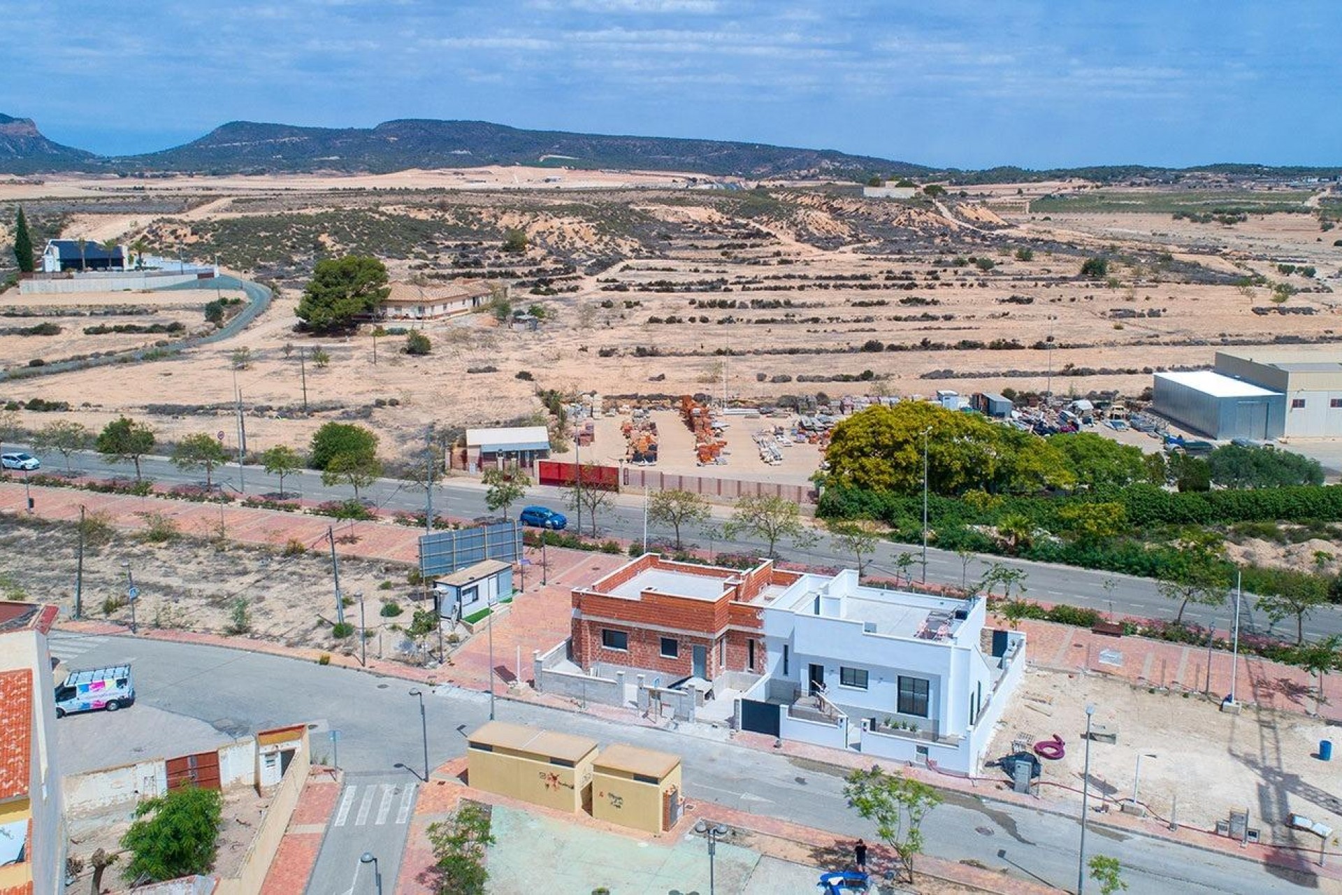 Neue Gebäude - Semidetached -
Sucina