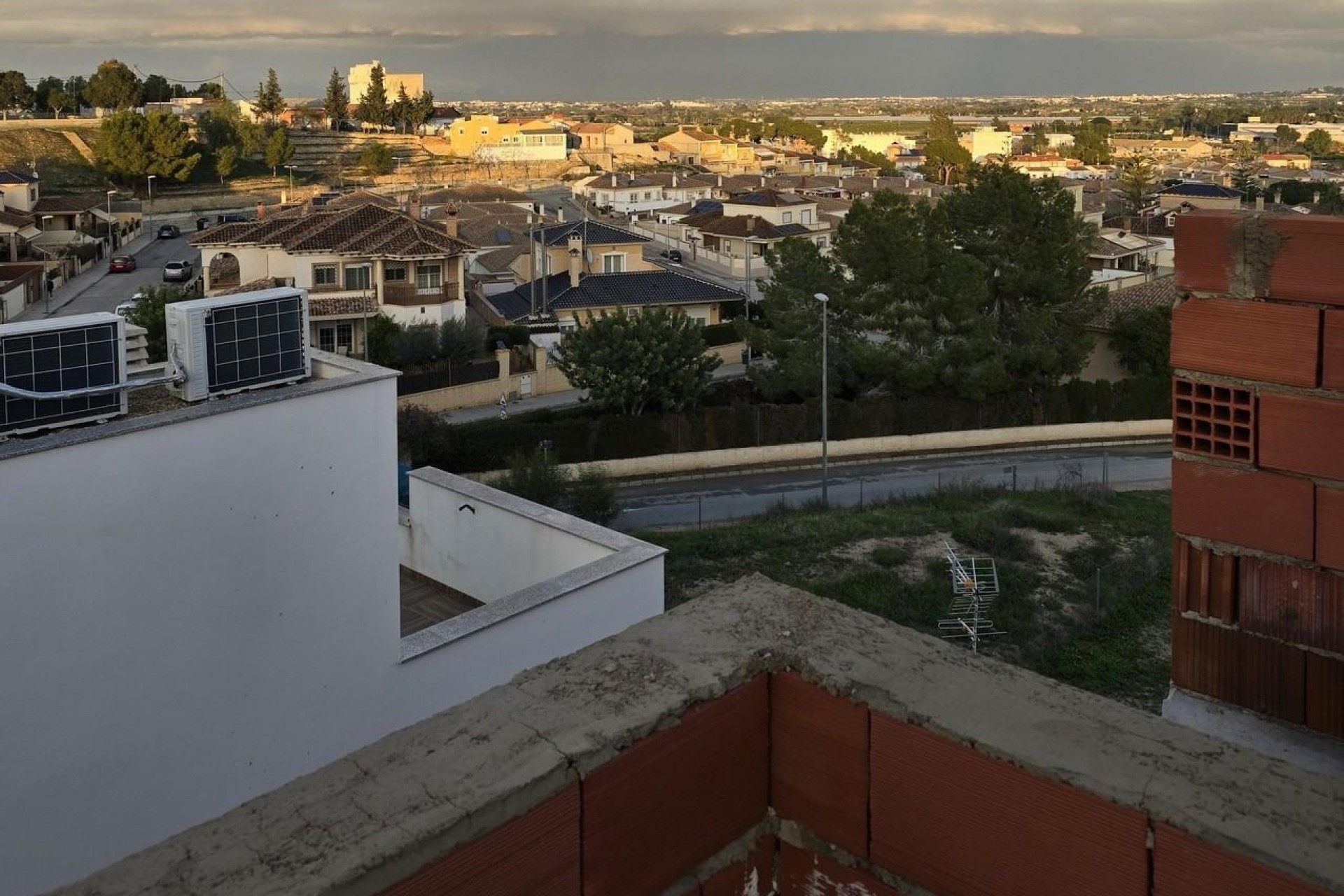 Neue Gebäude - Town house -
Bigastro