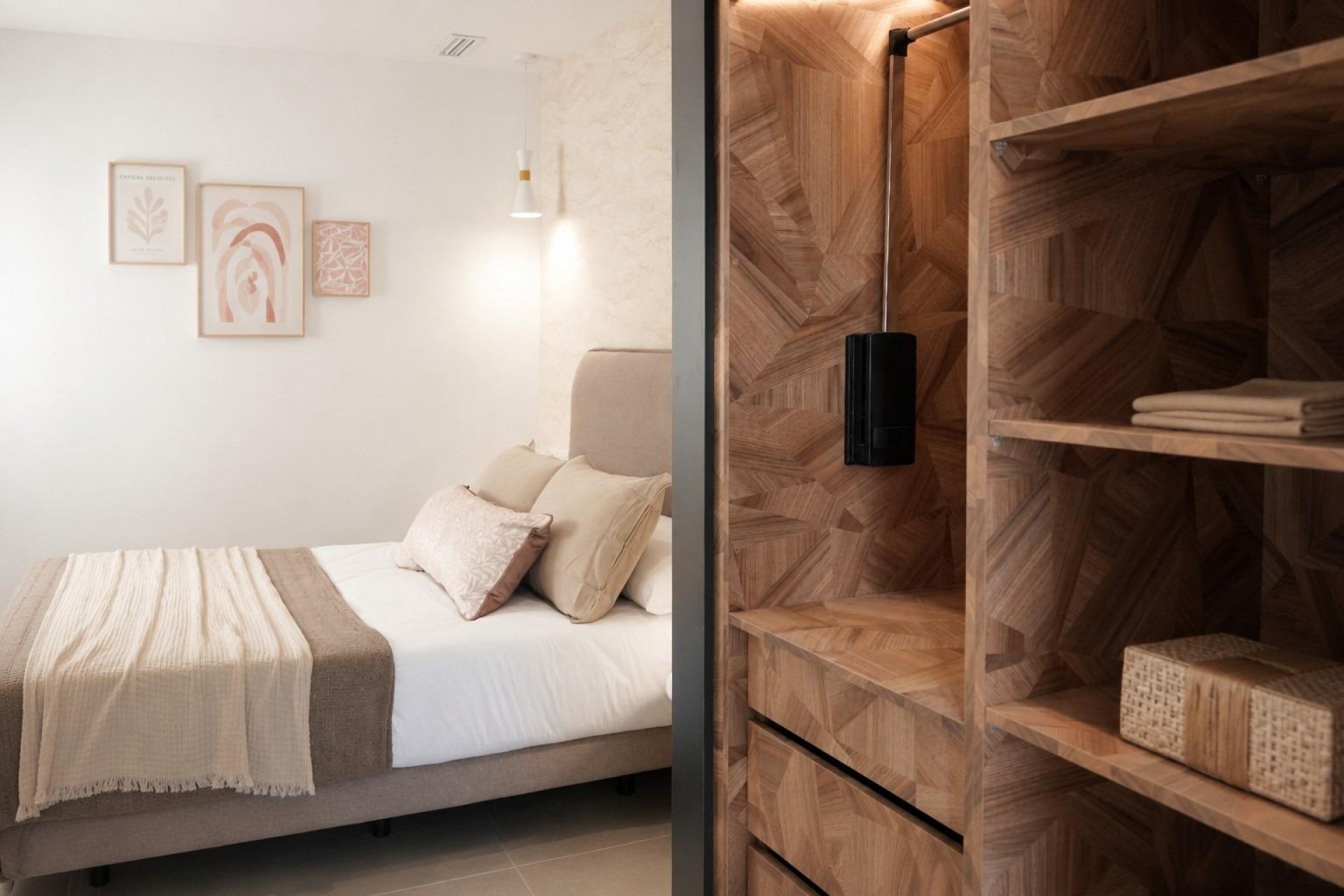 Neue Gebäude - Town house -
Dolores