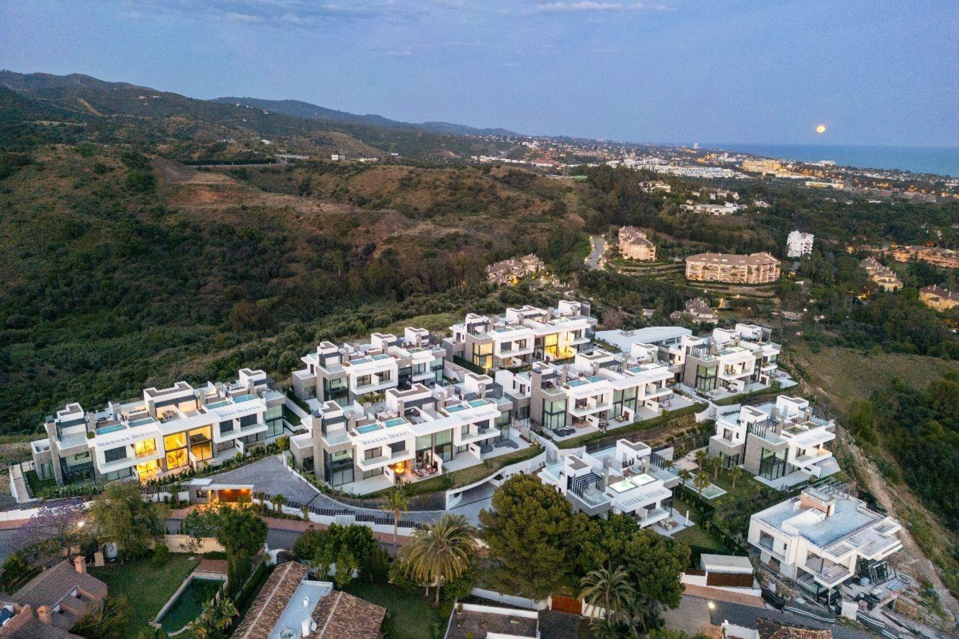 Neue Gebäude - Town house -
Marbella