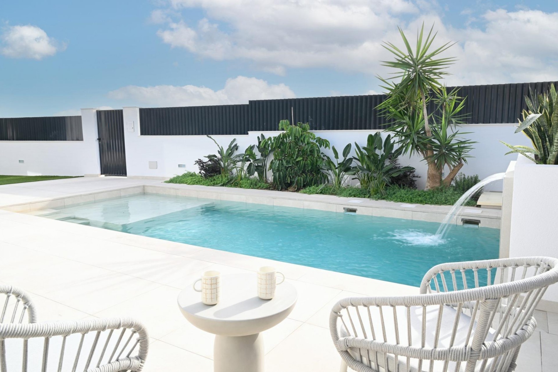 Neue Gebäude - Villa -
BAÑOS Y MENDIGO