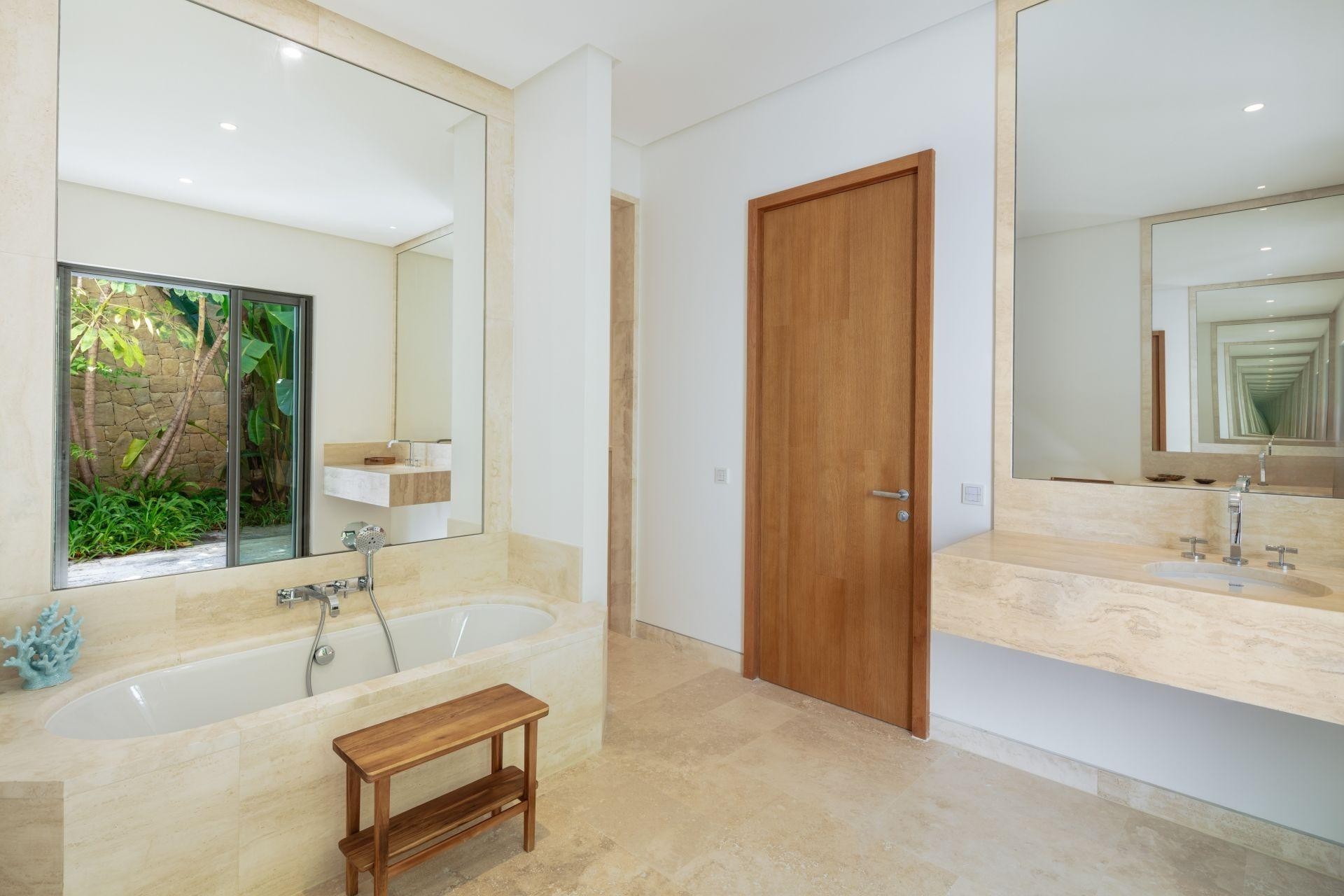 Neue Gebäude - Villa -
Casares