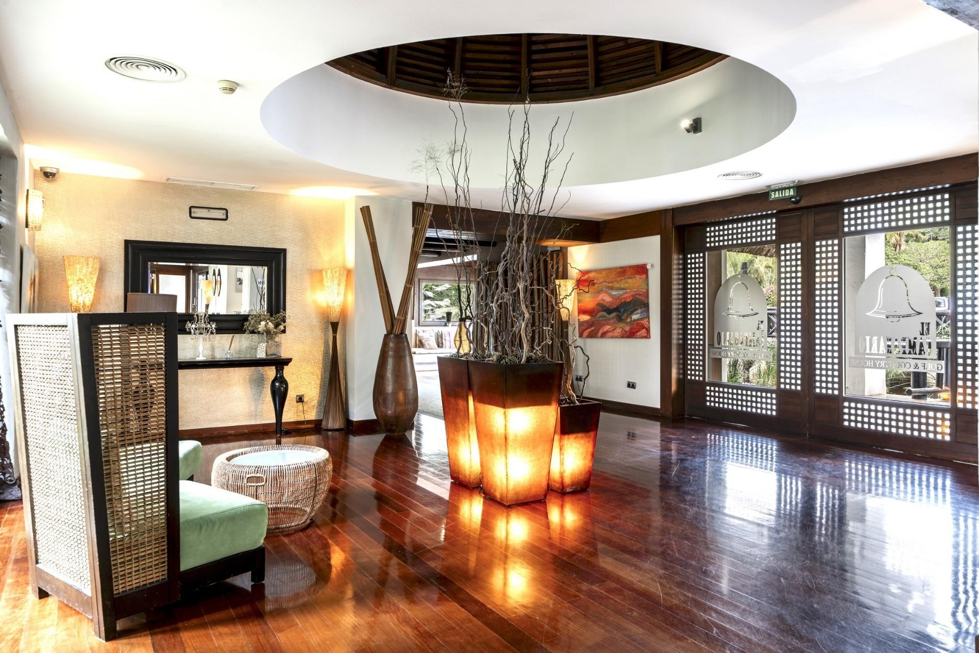 Neue Gebäude - Villa -
Estepona