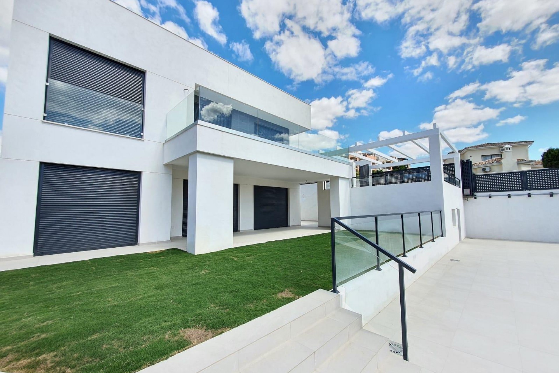 Neue Gebäude - Villa -
Manilva - La Duquesa