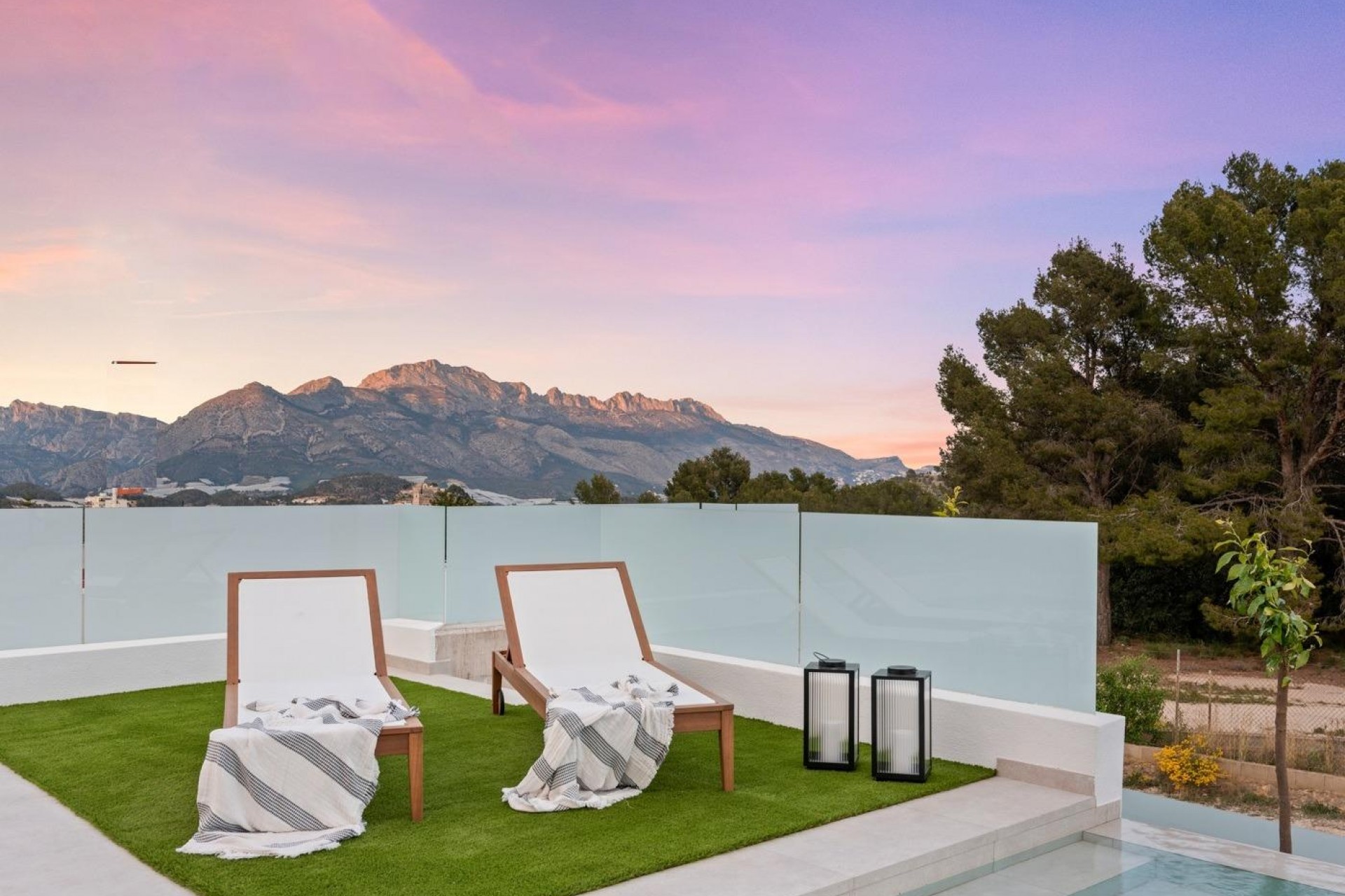 Neue Gebäude - Villa -
Polop