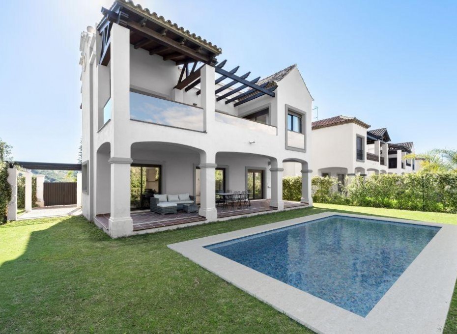 Nueva construcción  - Villa -
Estepona