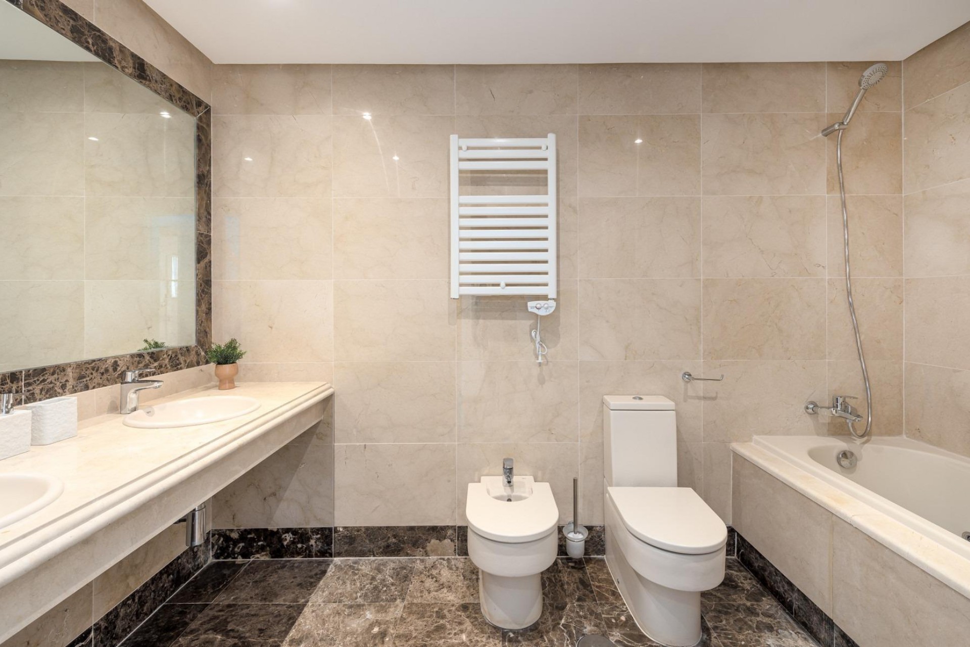 Nueva construcción  - Villa -
Estepona