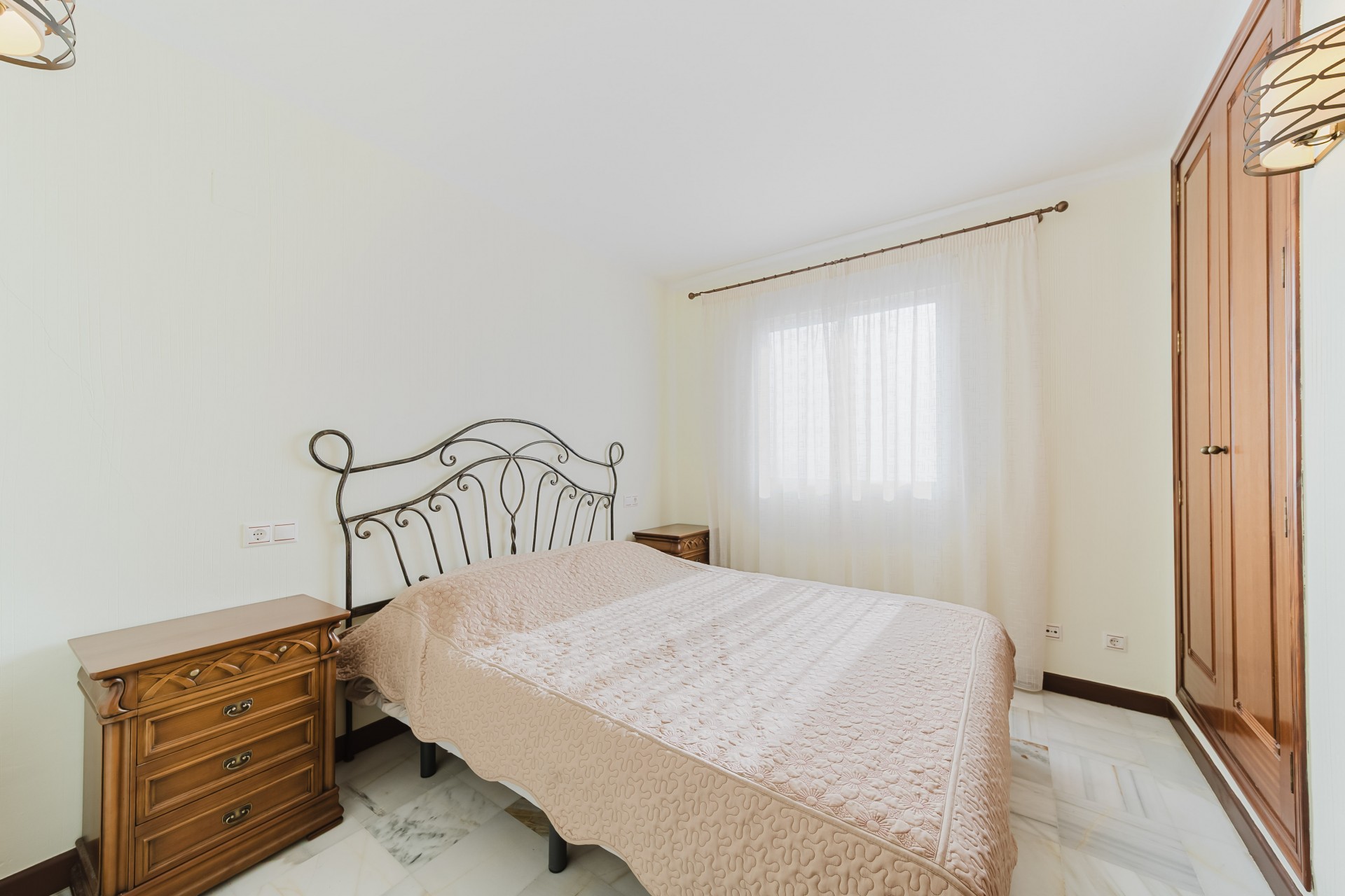 Resale - Apartamento -
Torrevieja - Playa de los locos