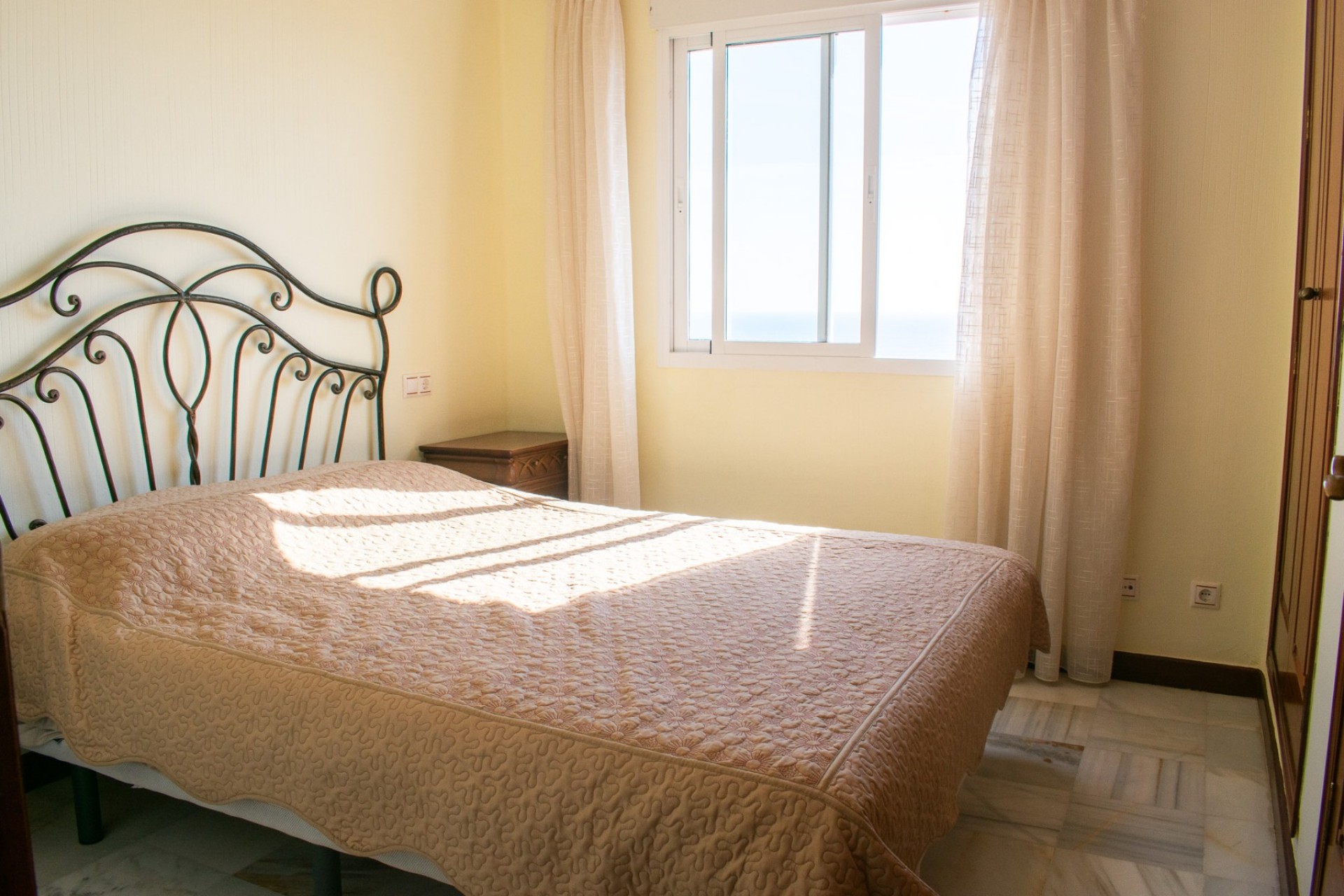 Resale - Apartamento -
Torrevieja - Playa de los Locos