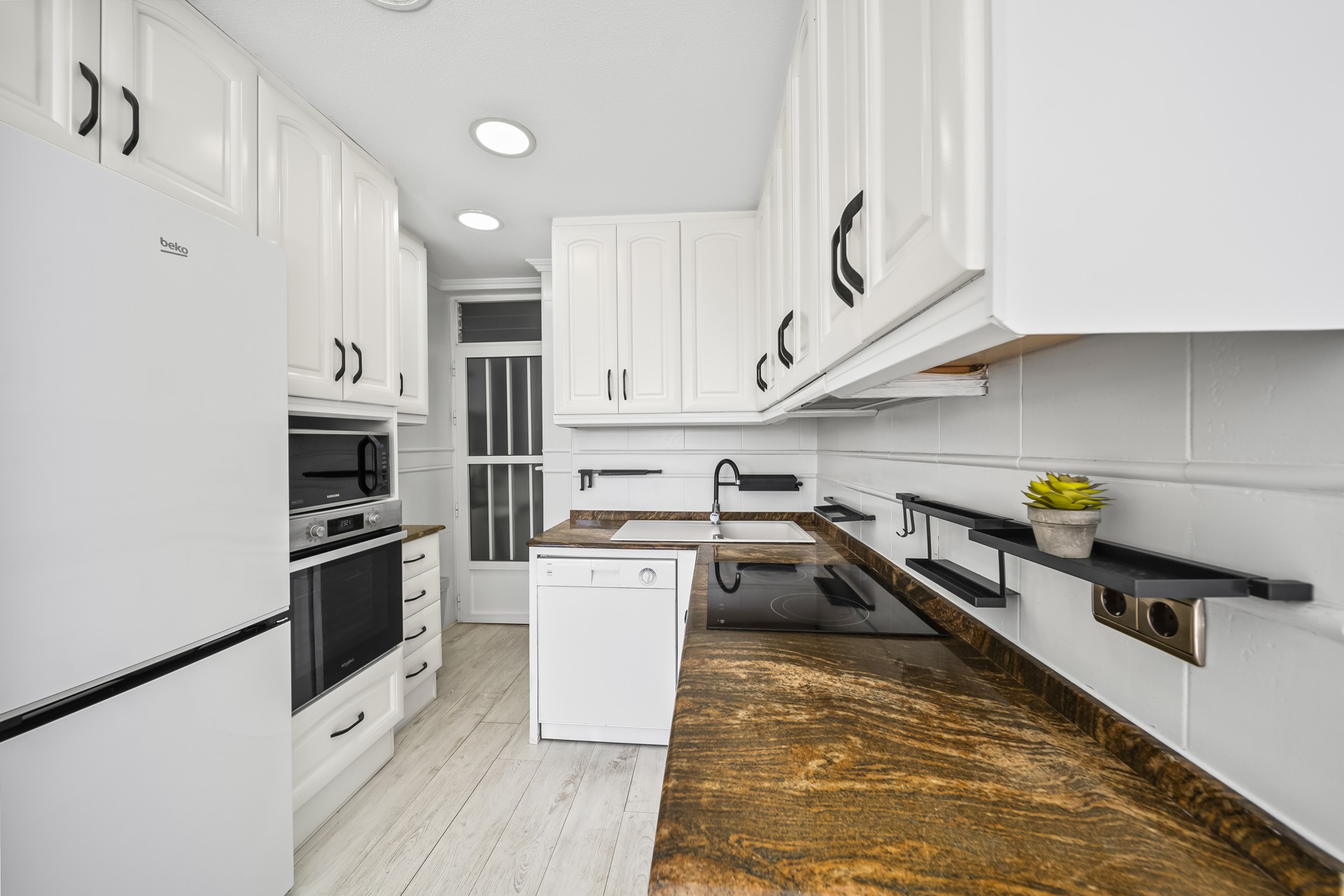 Resale - Apartamento -
Torrevieja - Puerto