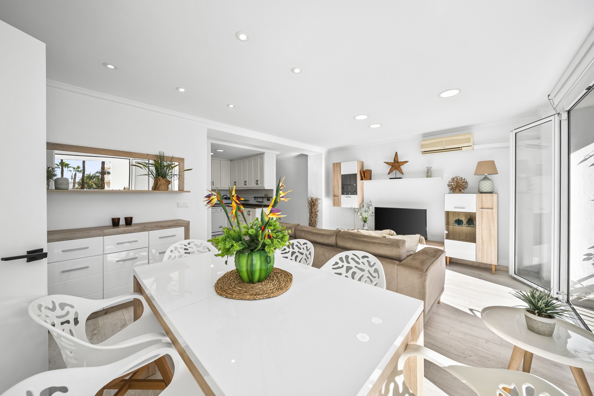 Resale - Apartamento -
Torrevieja - Puerto