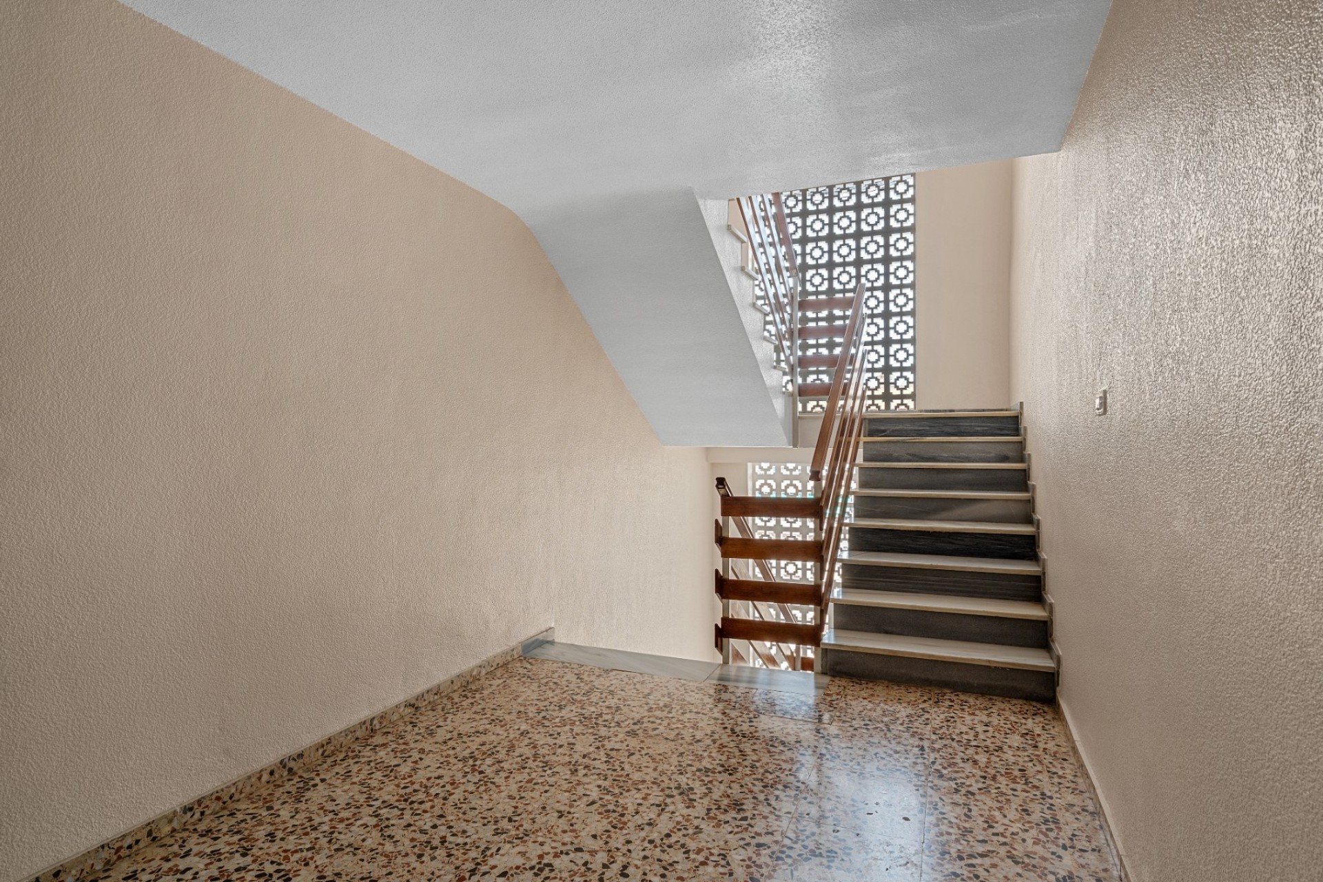 Resale - Apartamento -
Torrevieja - Punta prima