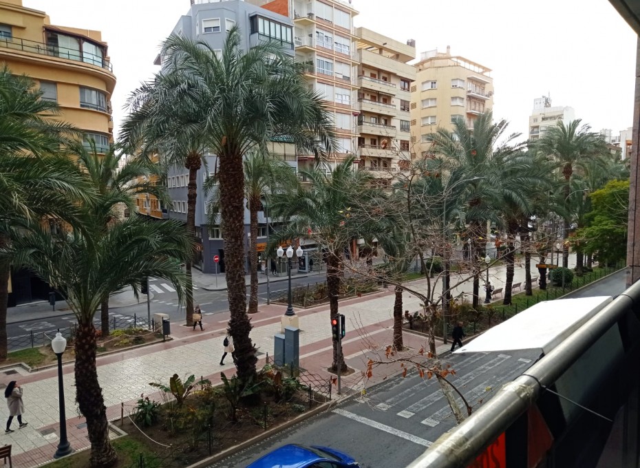 Resale - Apartment -
Alicante - Center