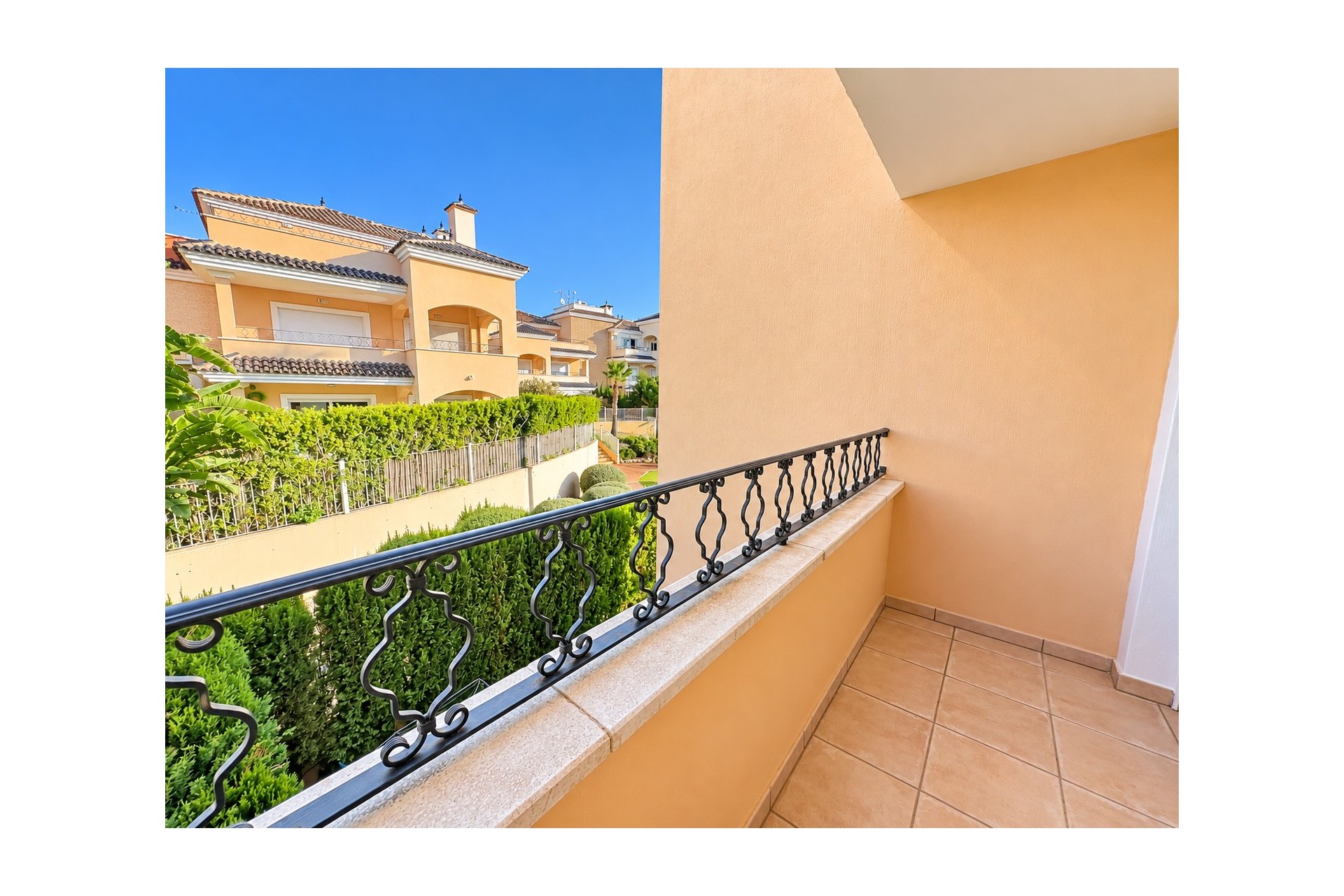 Resale - Apartment -
Altaona Golf and Country Village - Altaona Golf - Country Village