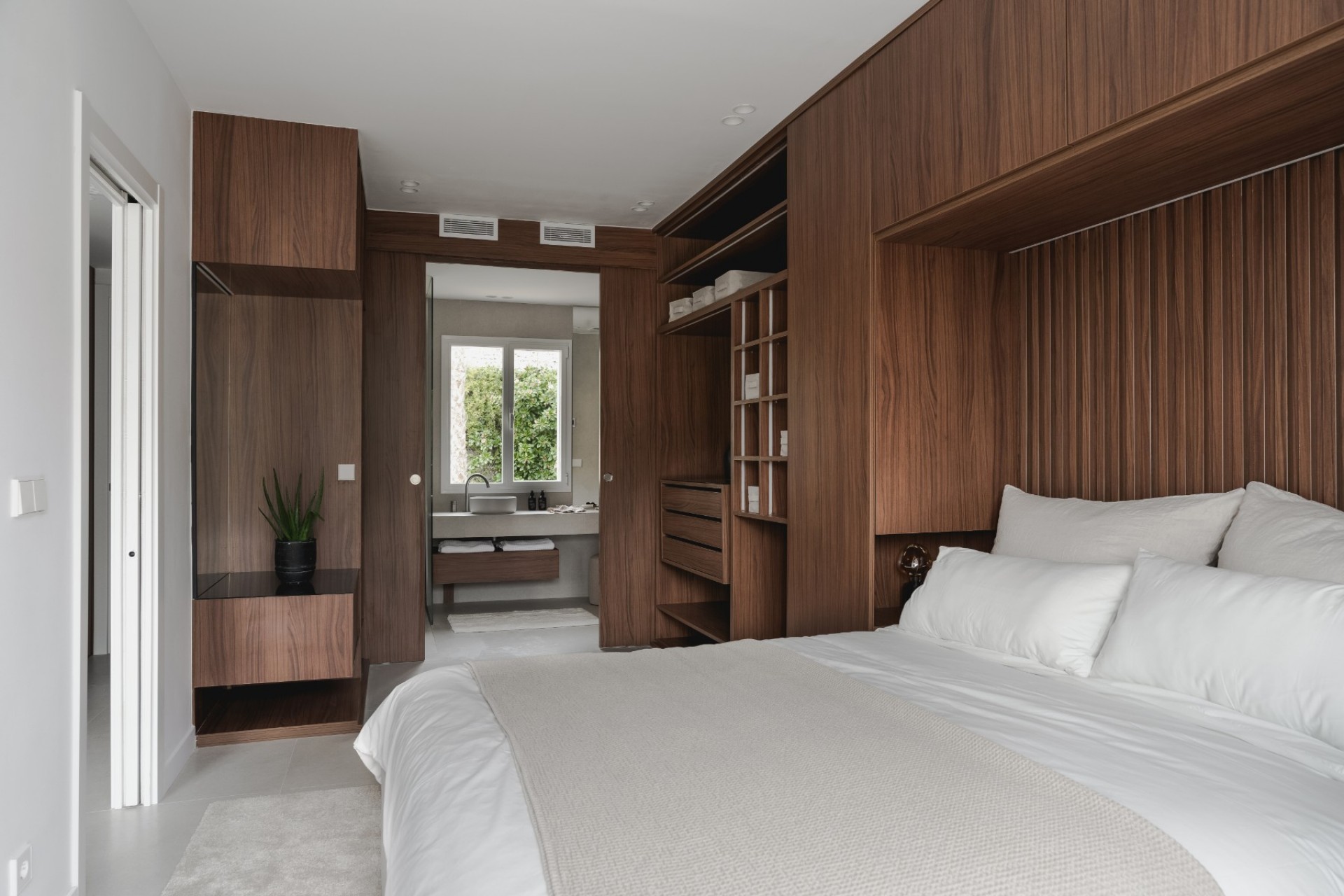 Resale - Apartment -
Benahavis - La Quinta