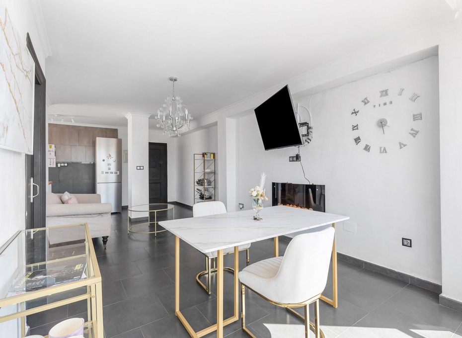 Resale - Apartment -
Daya Nueva