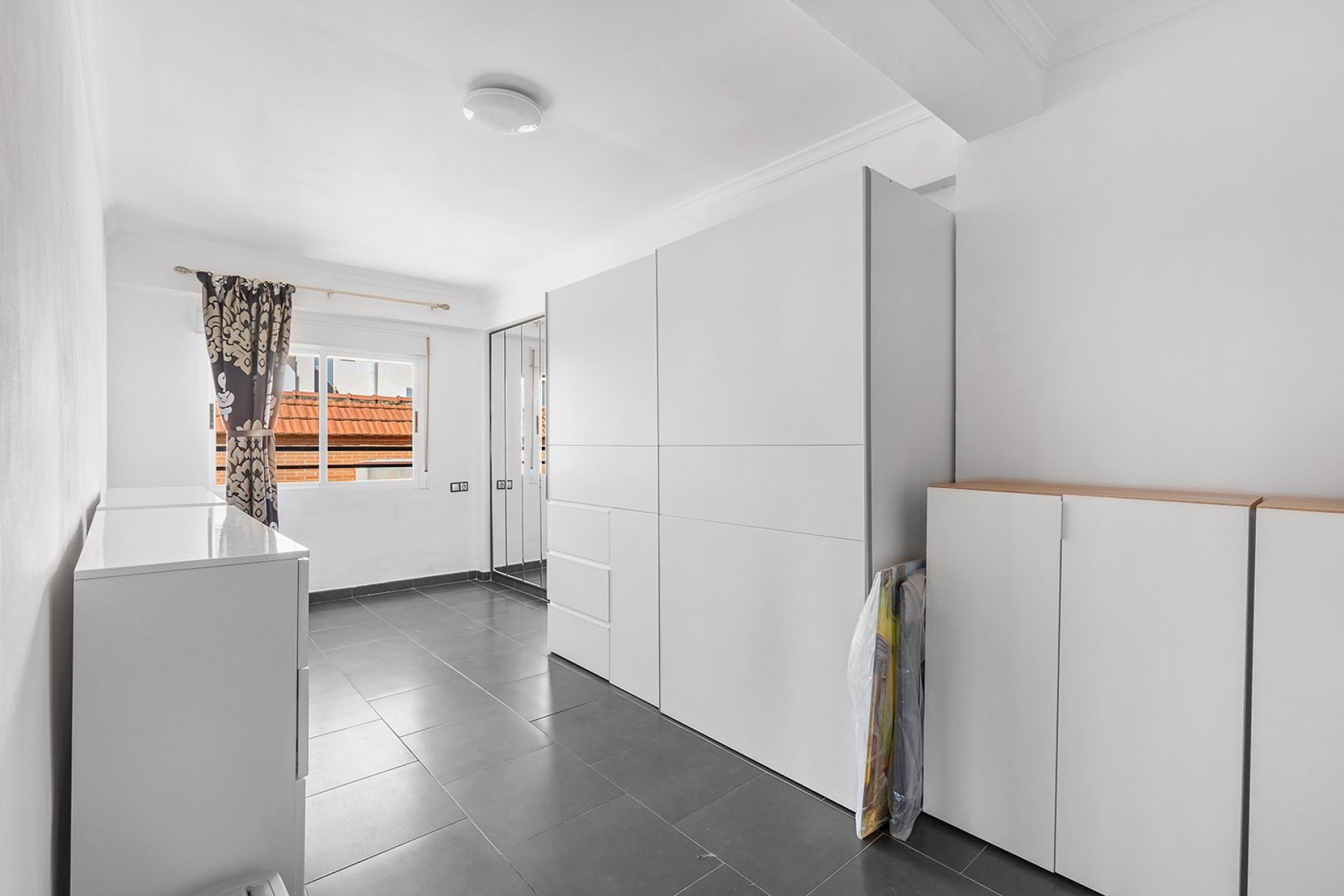 Resale - Apartment -
Daya Nueva