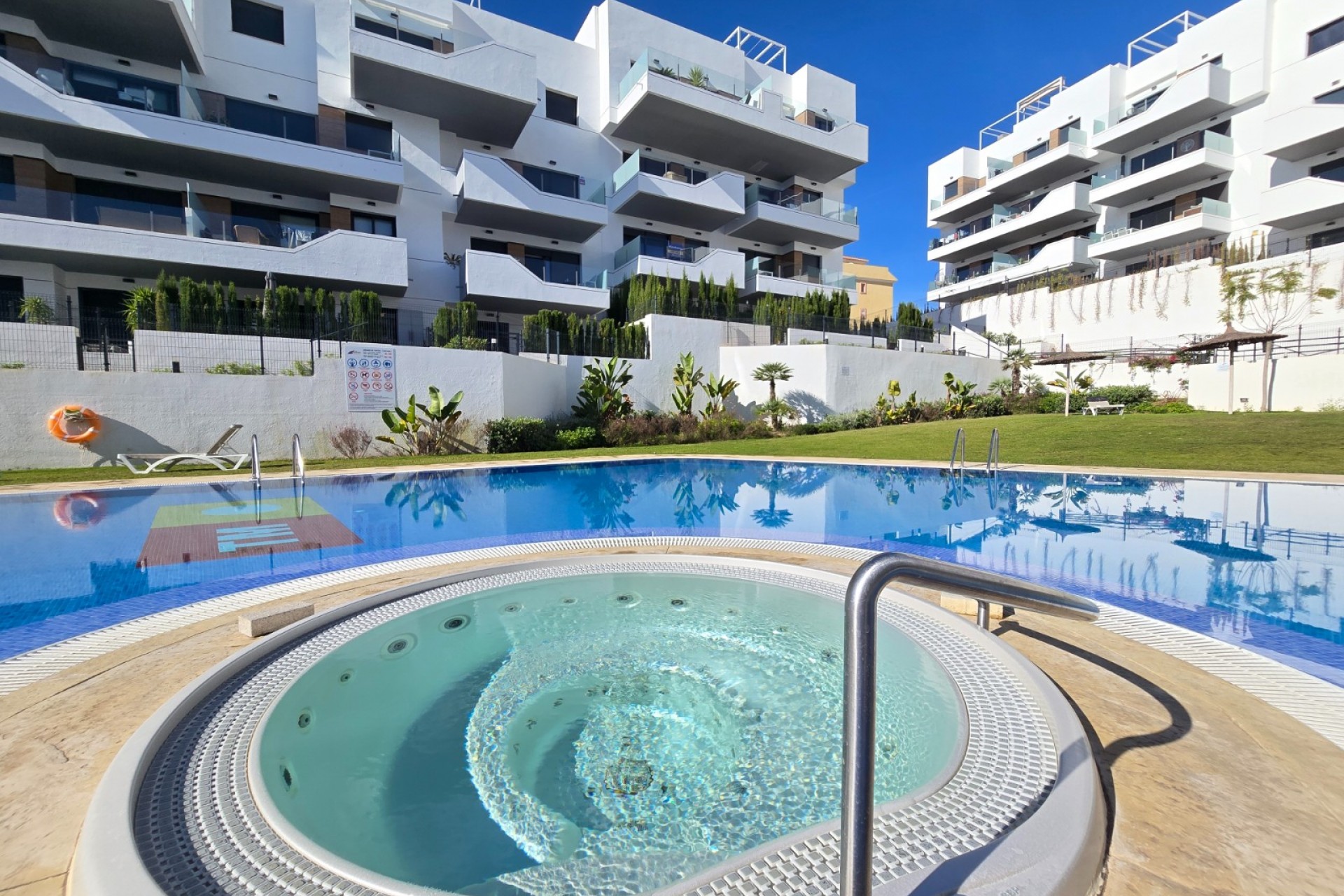 Resale - Apartment / flat -
Orihuela Costa - Villamartín
