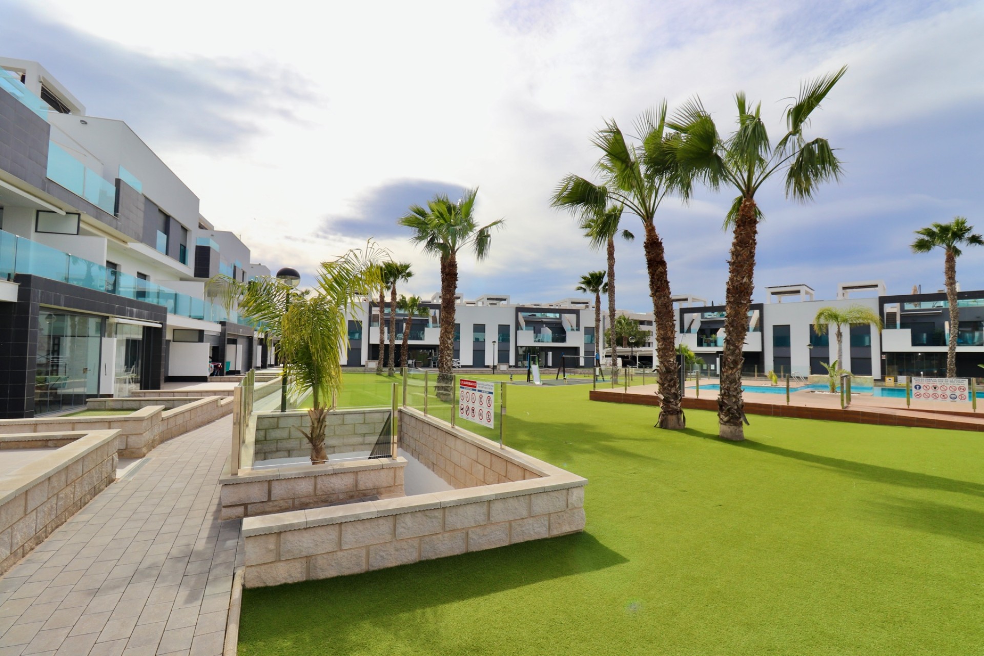 Resale - Apartment -
Guardamar del Segura - Guardamar - El Raso