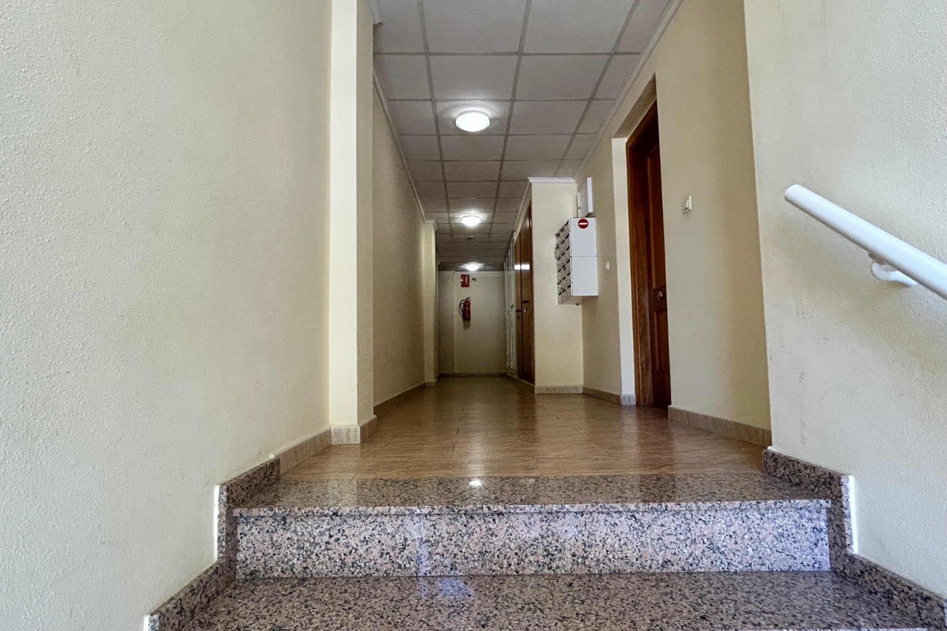 Resale - Apartment -
Jacarilla - pueblo