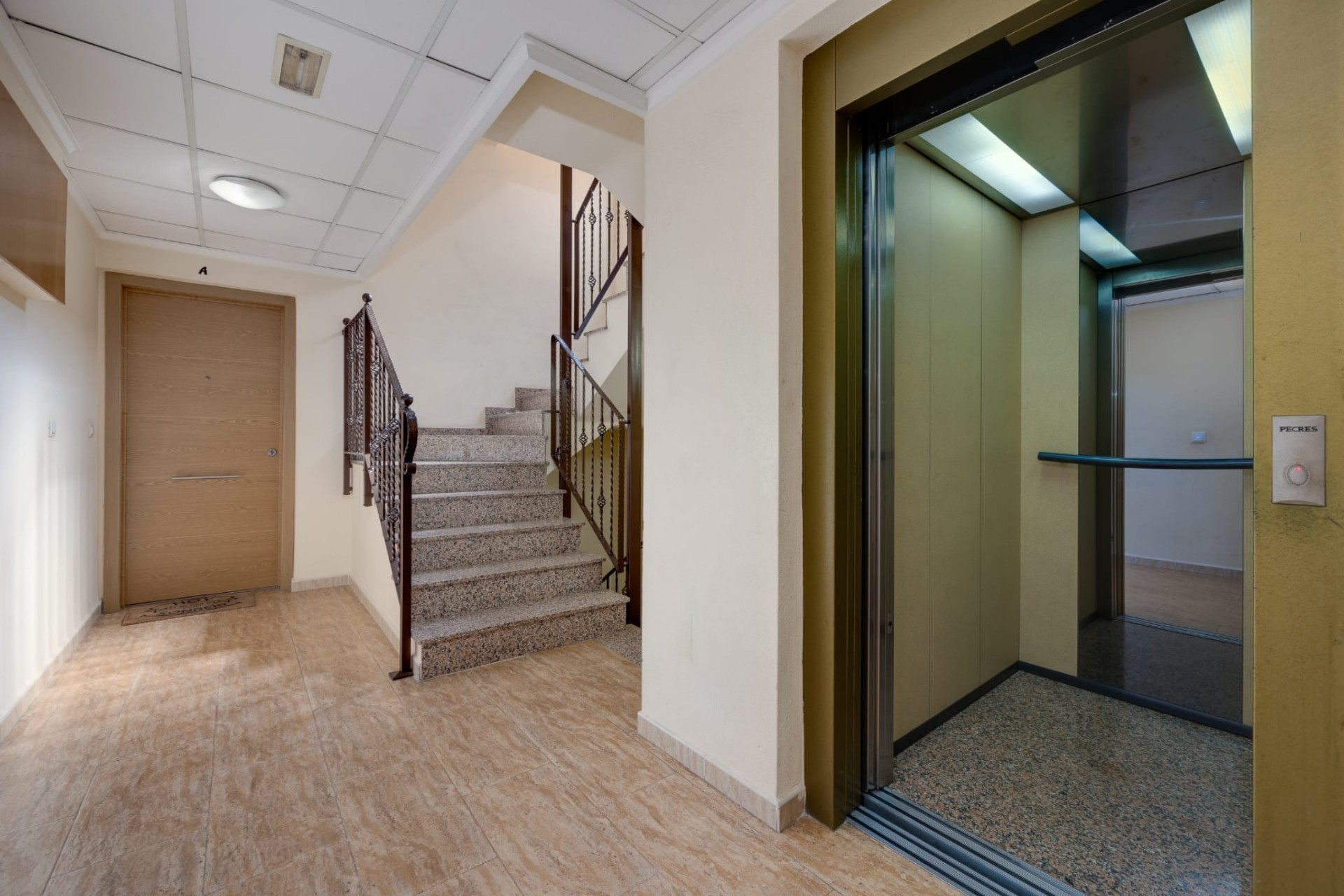 Resale - Apartment -
Jacarilla