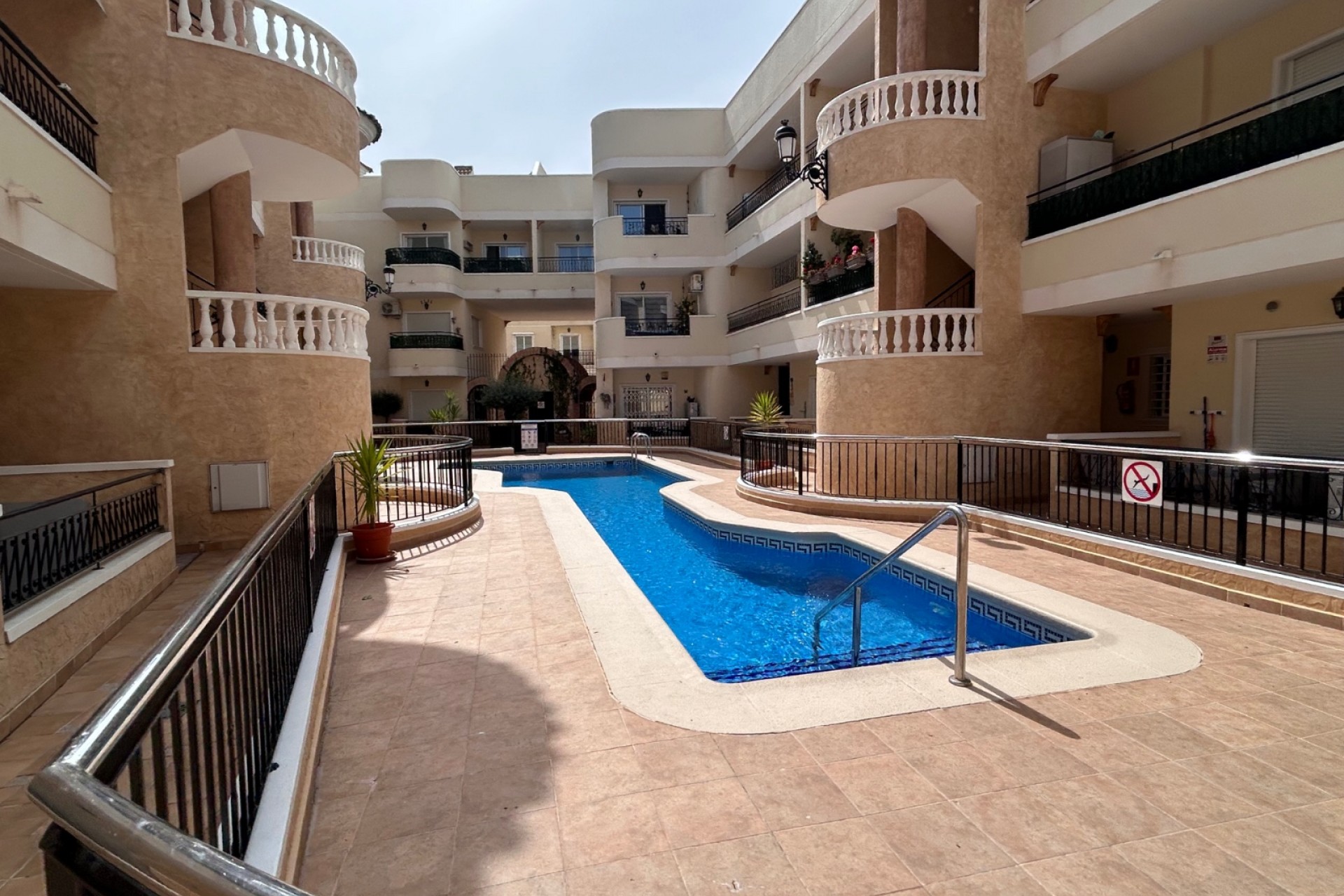 Resale - Apartment -
Jacarilla